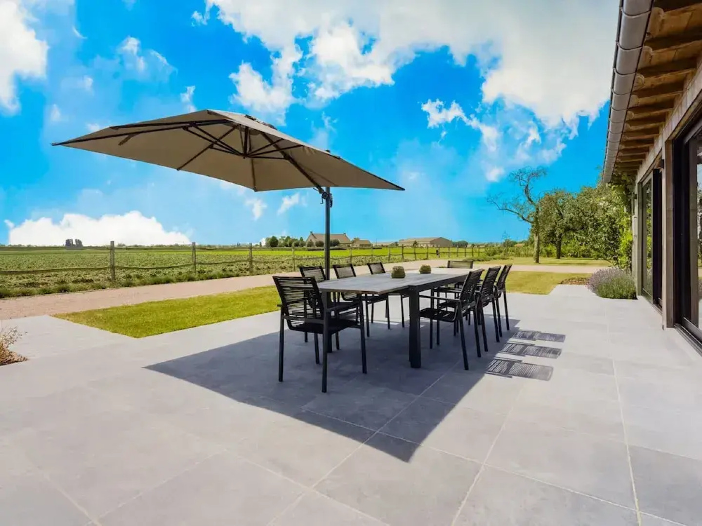 Chic Villa in Comines-warneton With Garden