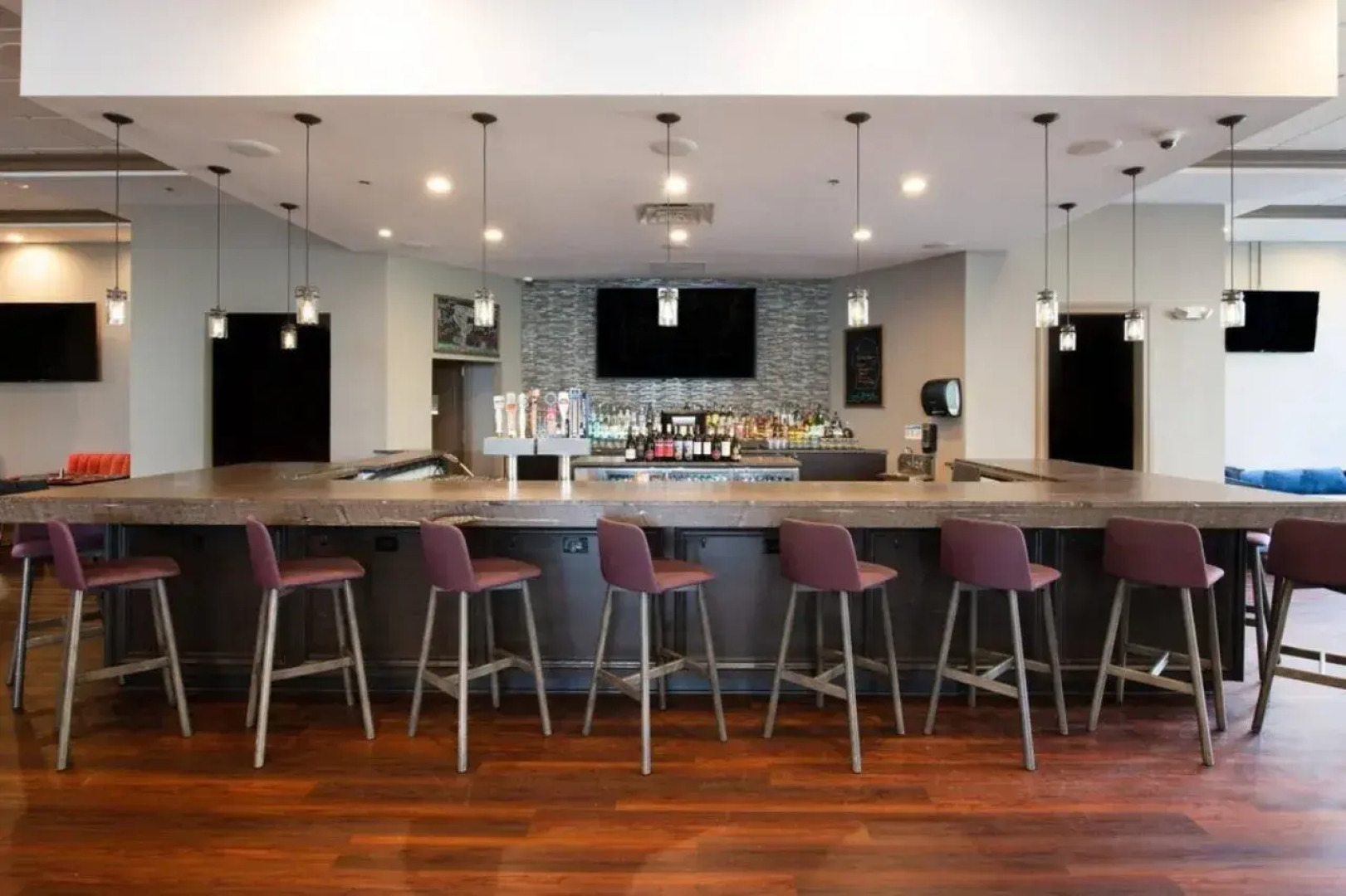 Skyline Hotel Detroit Airport, SureStay Collection by BW