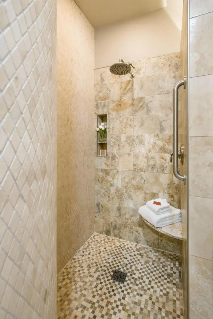 Gothic Eves Inn and Spa Bed and Breakfast