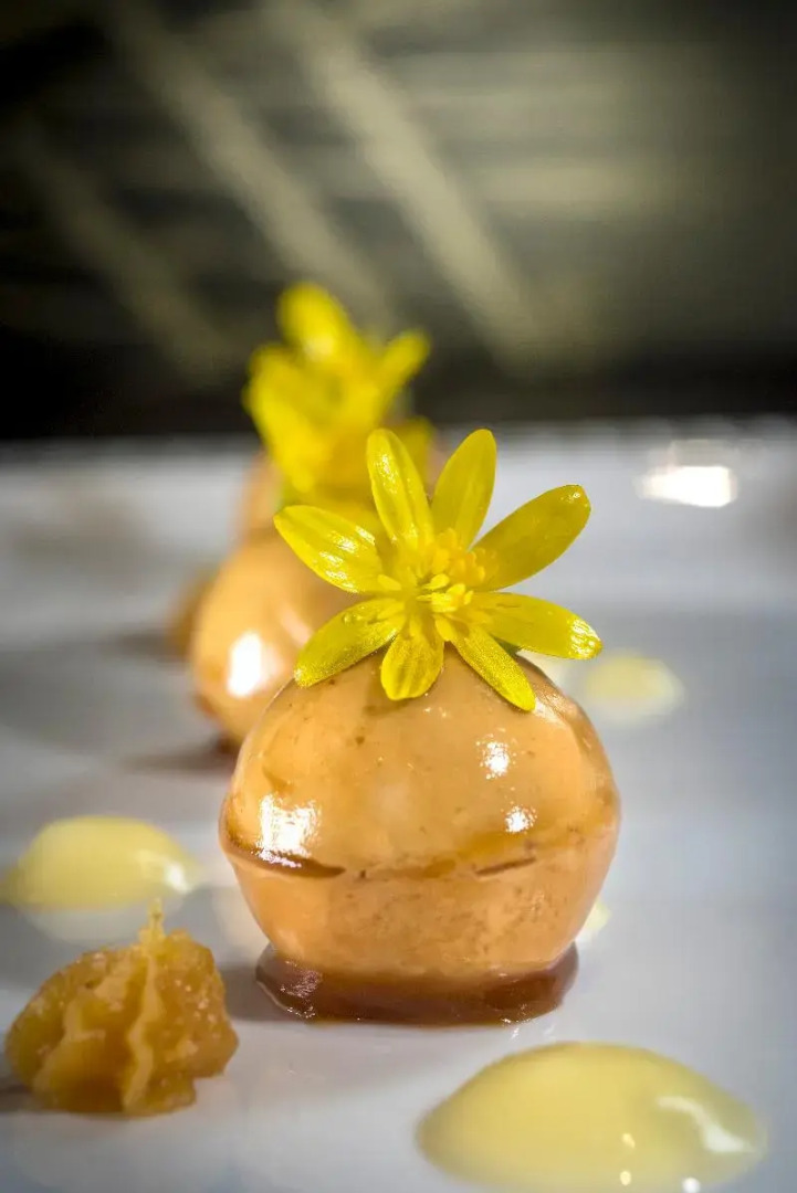 Logis Hôtel Restaurant Les 2 Rives - A75, en bordure de rivière