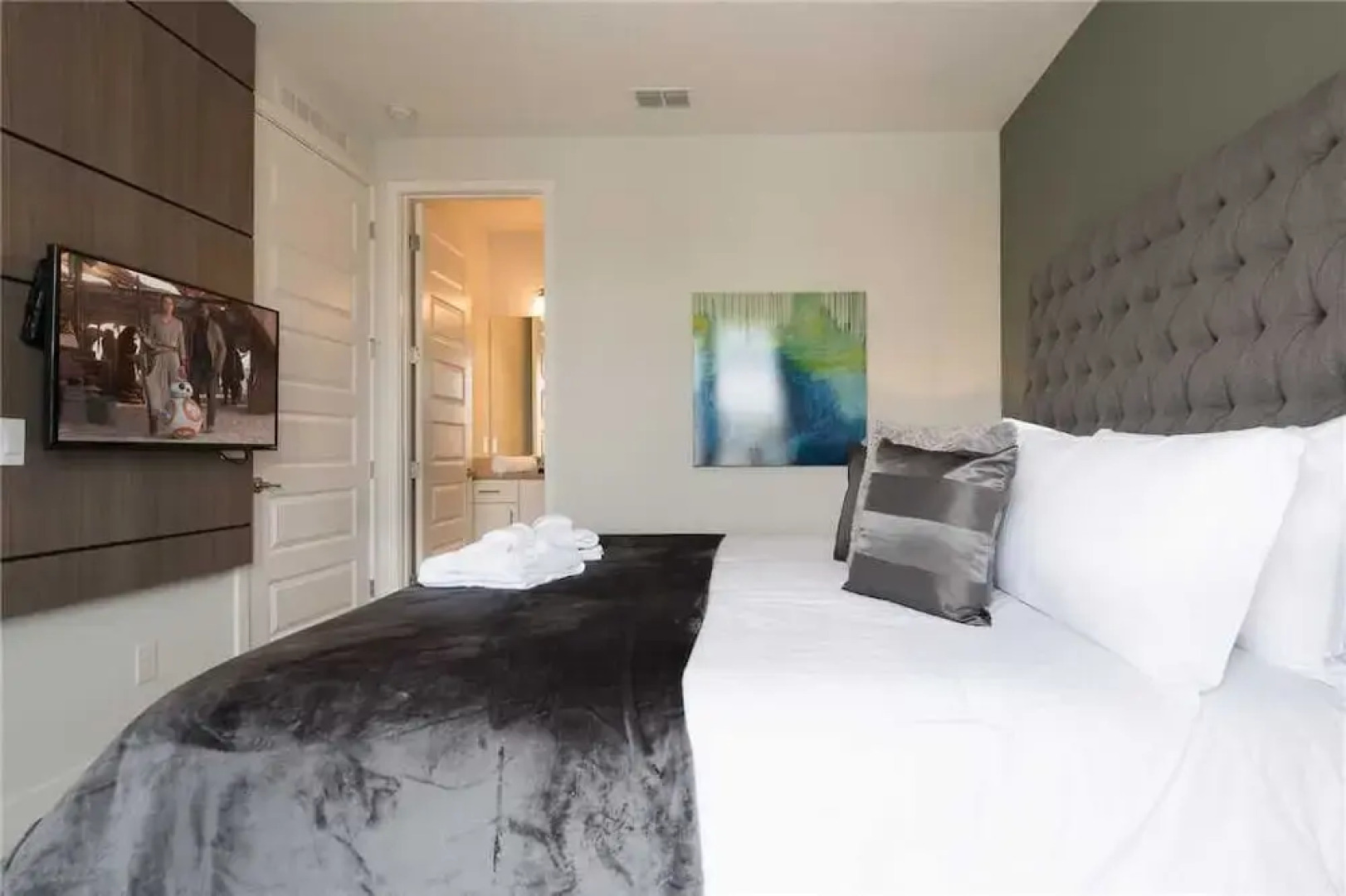 Reunion Magic 5 Bedroom Home with Private Pool and Spa