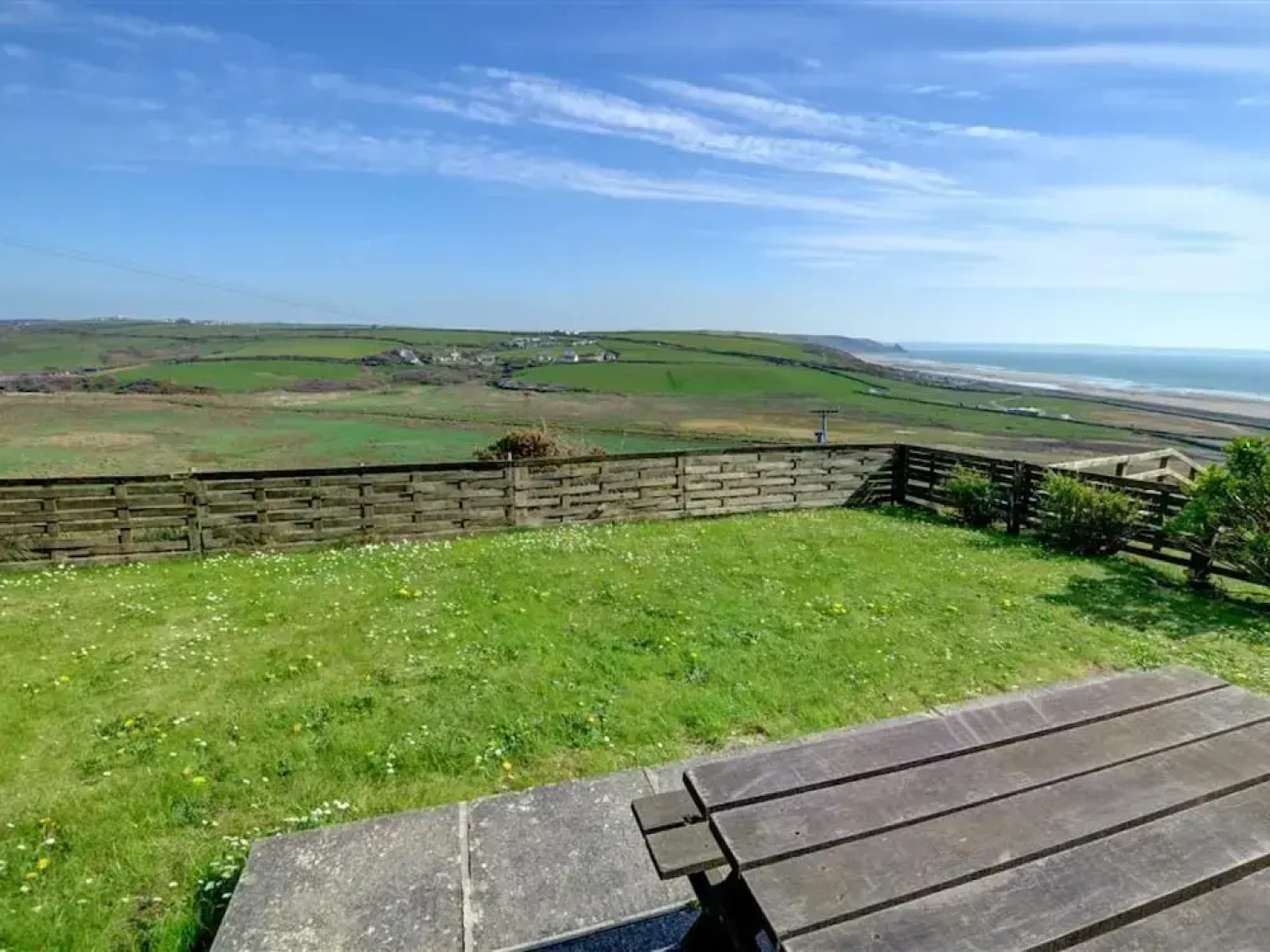 Ground-floor Apartment in Detached House set on 350-m Site