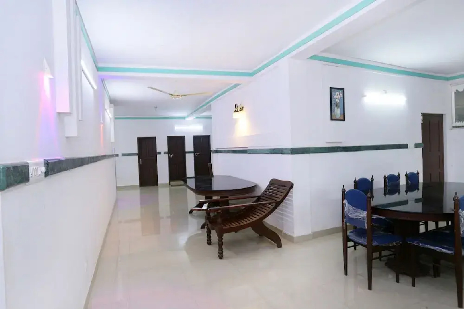 OYO 61270 313s Royal Suites