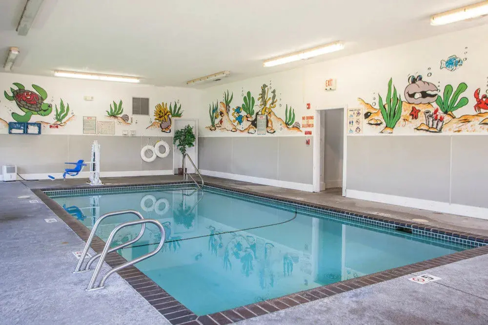 Econo Lodge Inn & Suites Bettendorf