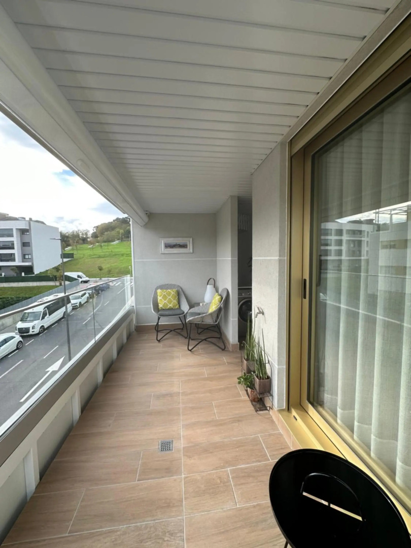 A estrenar amplio con piscina y parking