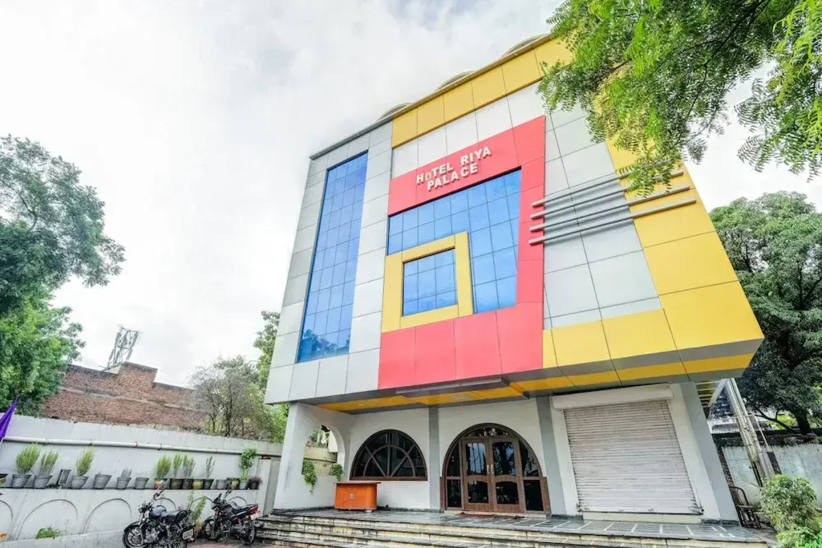 SPOT ON 61898 Hotel Riya Palace