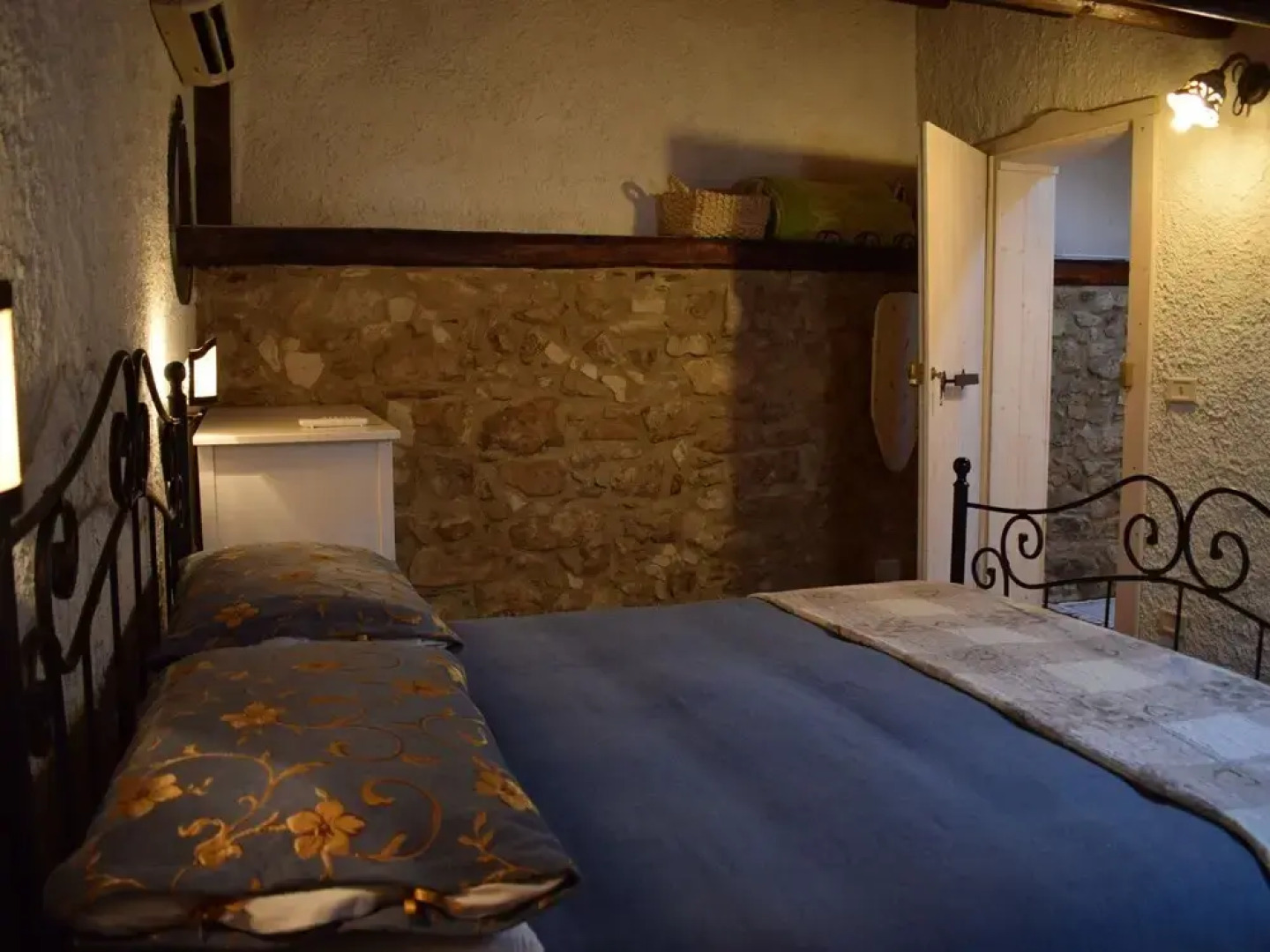 Completely Surrounded by Nature, a Lovely Pool, Sun, Relax!