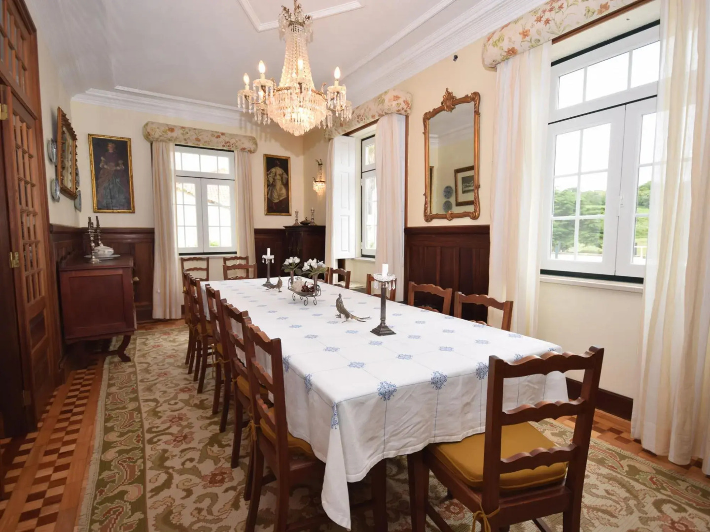 Sprawling Villa Near Alenquer