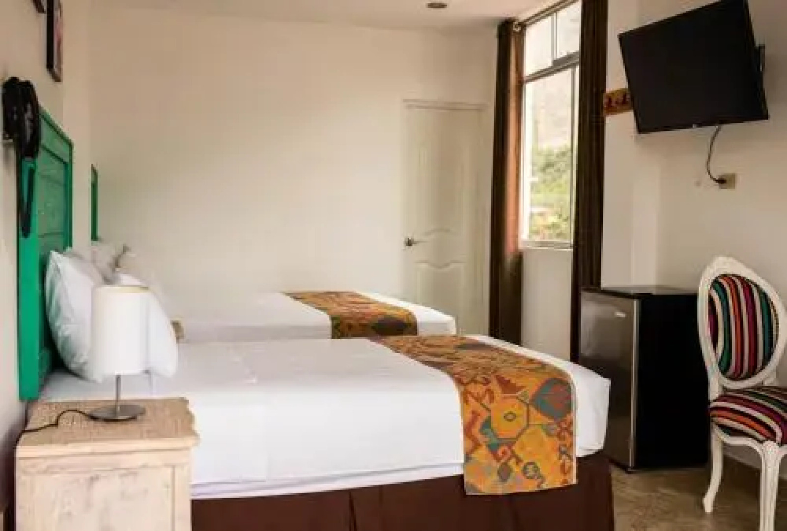 El Encanto Lodge & Suites