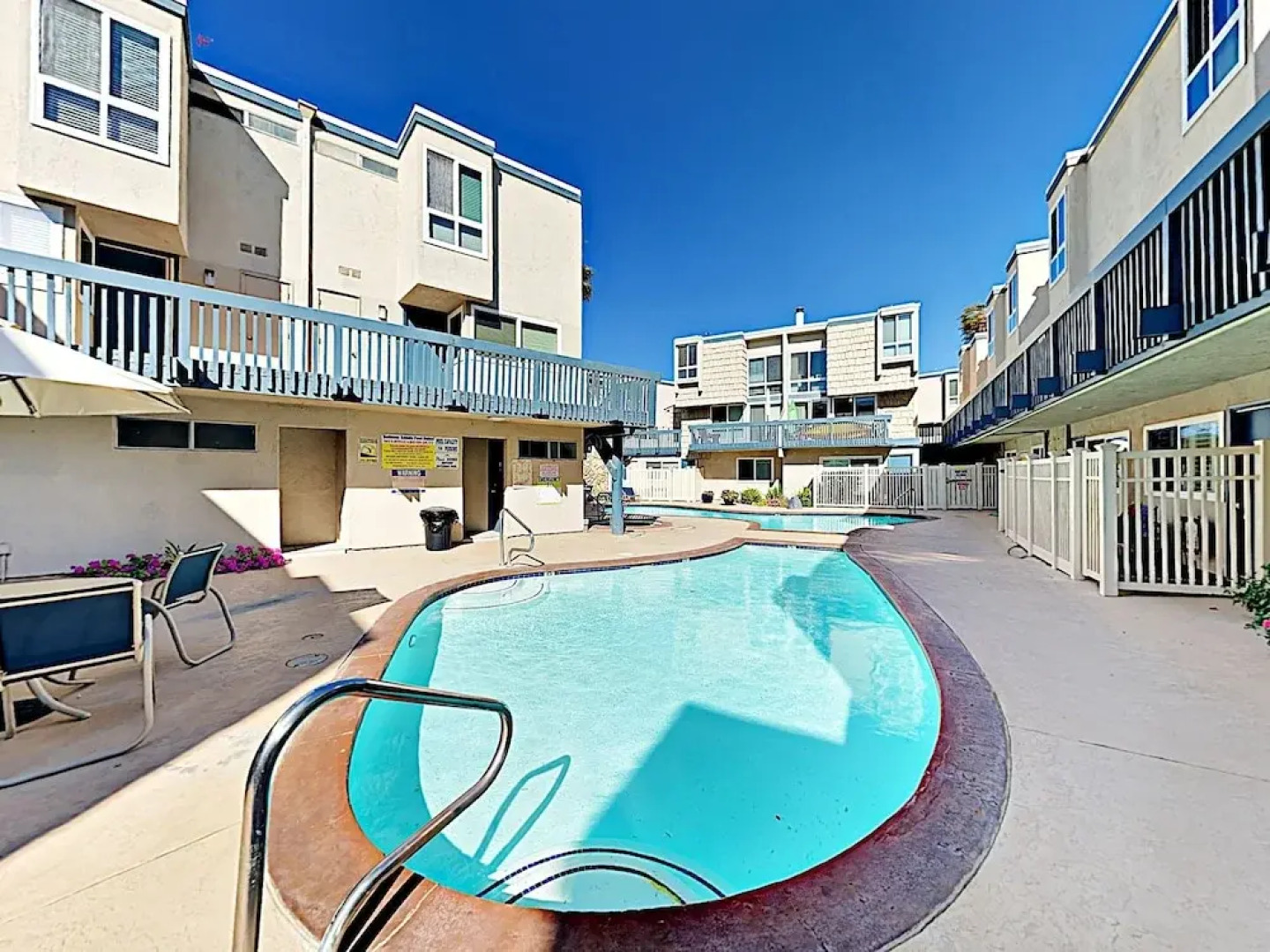 Modern Mountain-View Condo, 1 Block To Beach! Condo