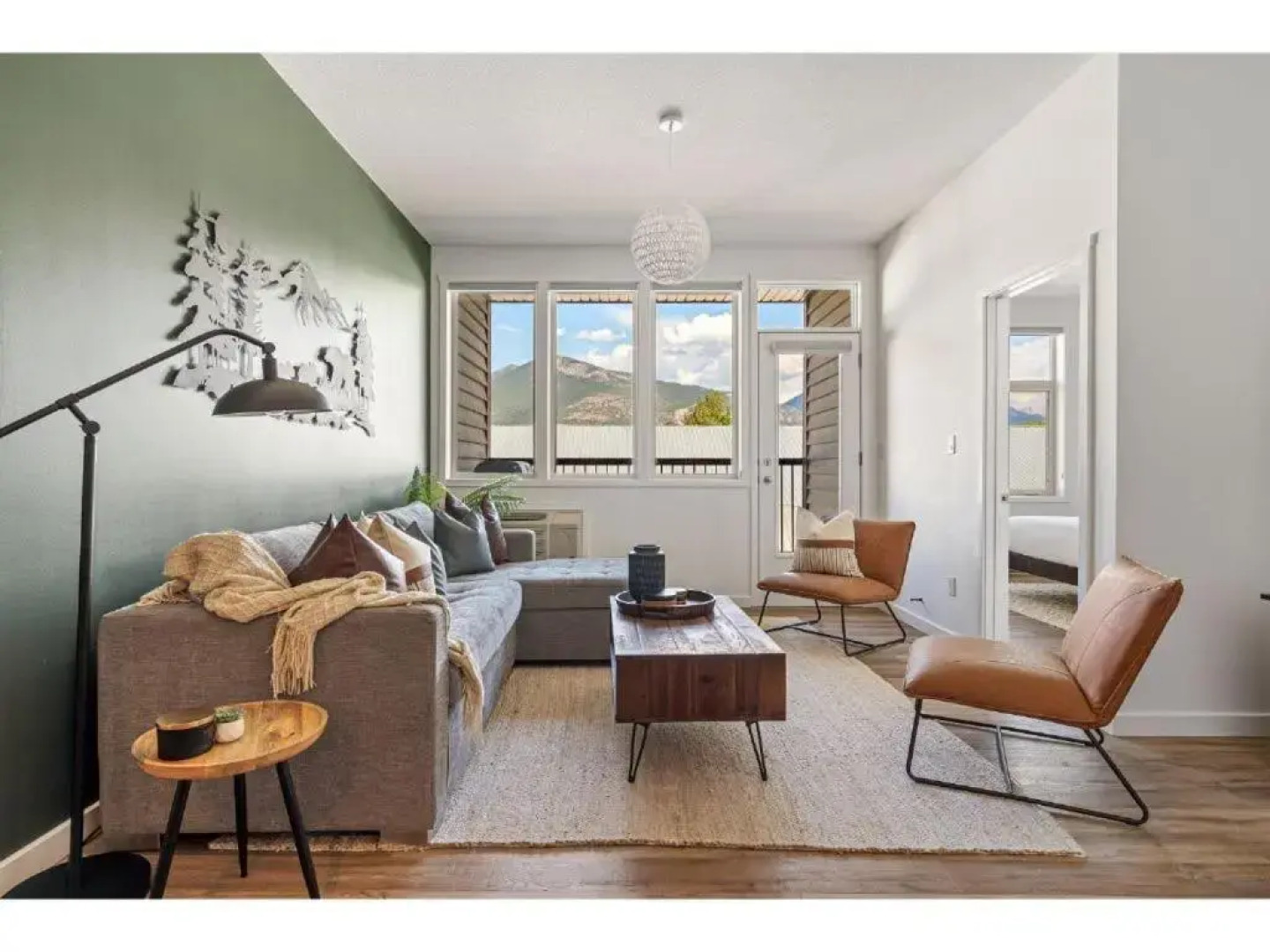 The Grizzly House I Sleep 7 I Patio & BBQ I 55 TV