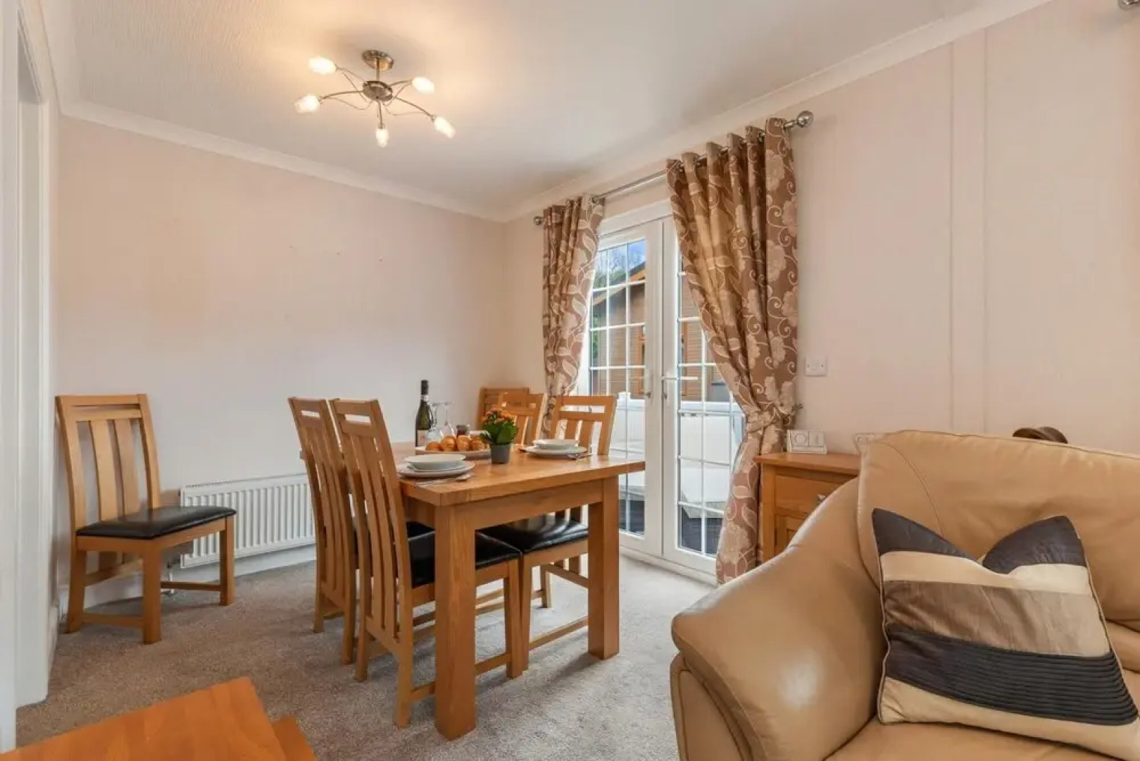 Castaway Lodge - Close to Beach Lovely Lodge With Veranda