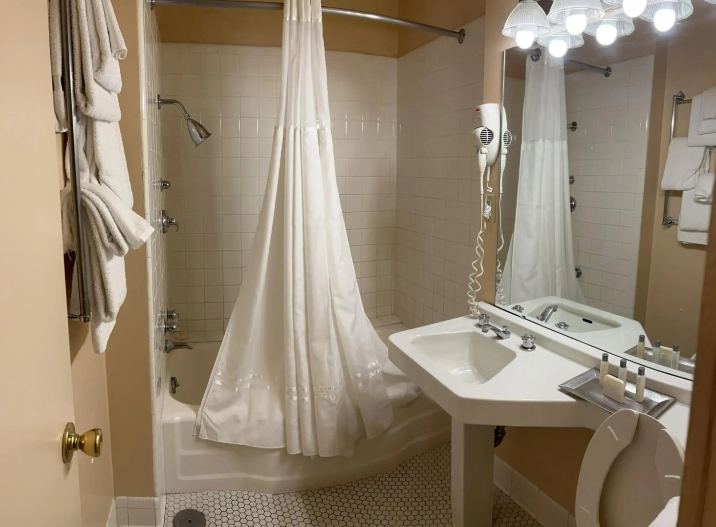 Arlington Resort Hotel and Spa