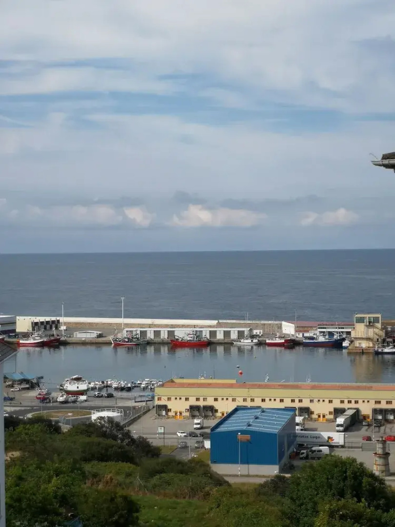 Amplio piso con garaje y vistas al mar