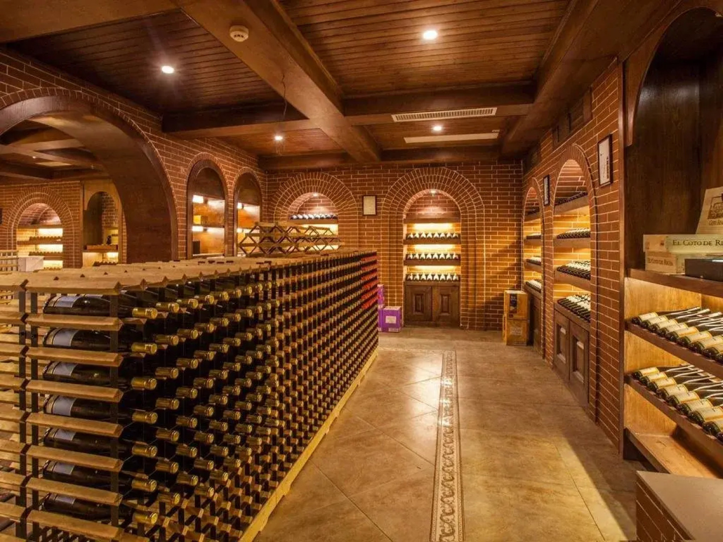 Junding Huayue Hotel