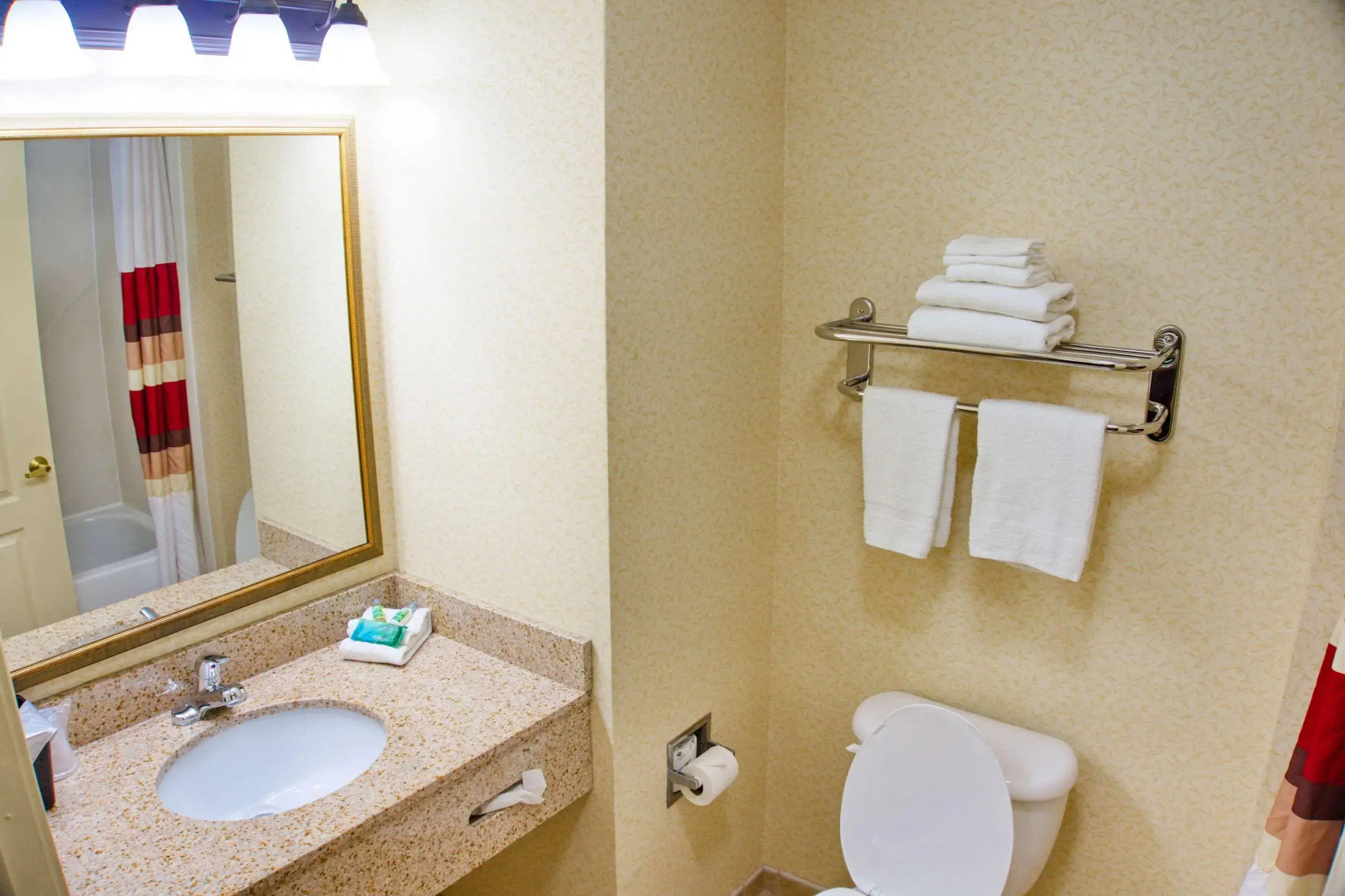 Red Roof Inn & Suites Berea