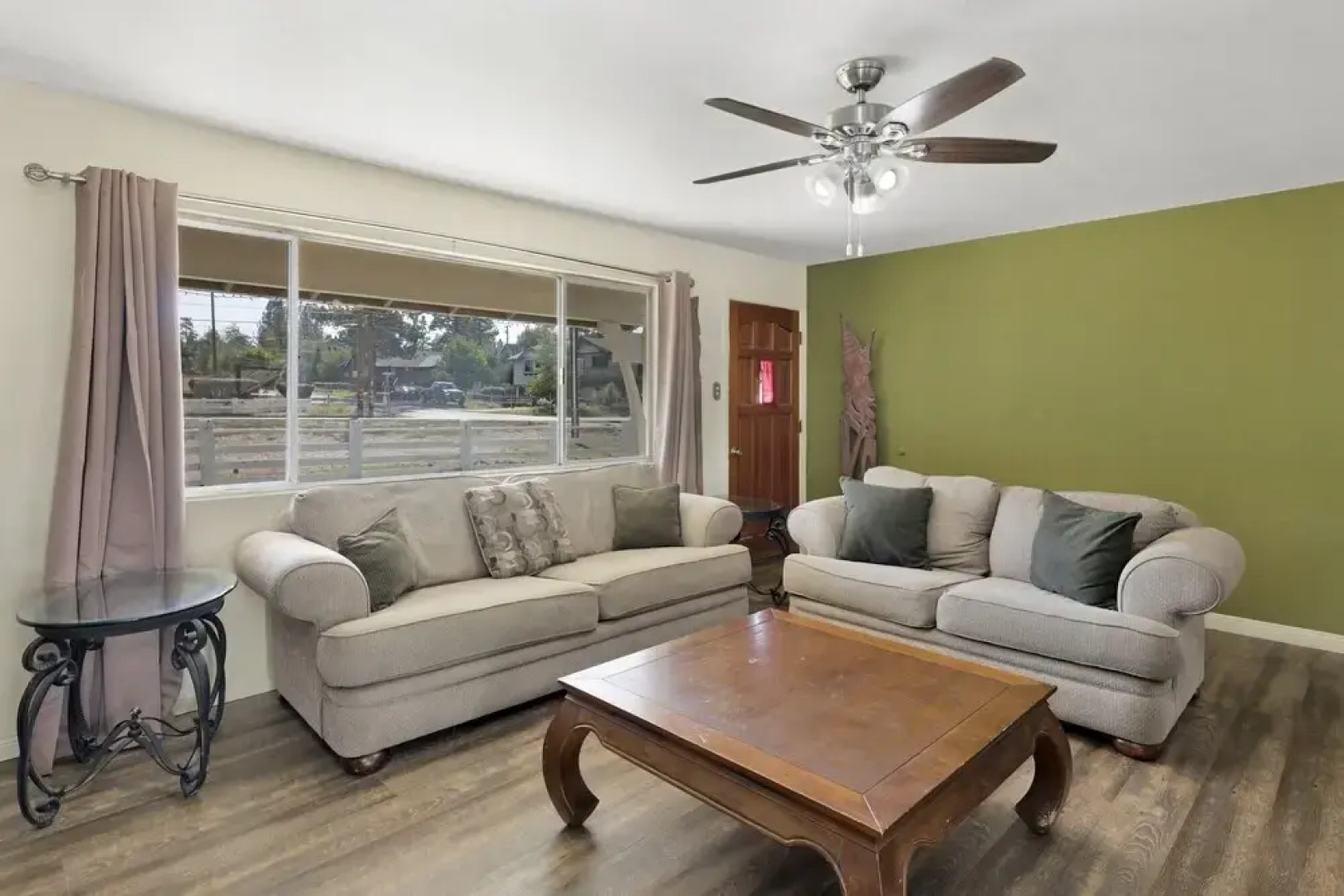 1900 - The Farmhouse Experience 4 Bedroom Home by RedAwning