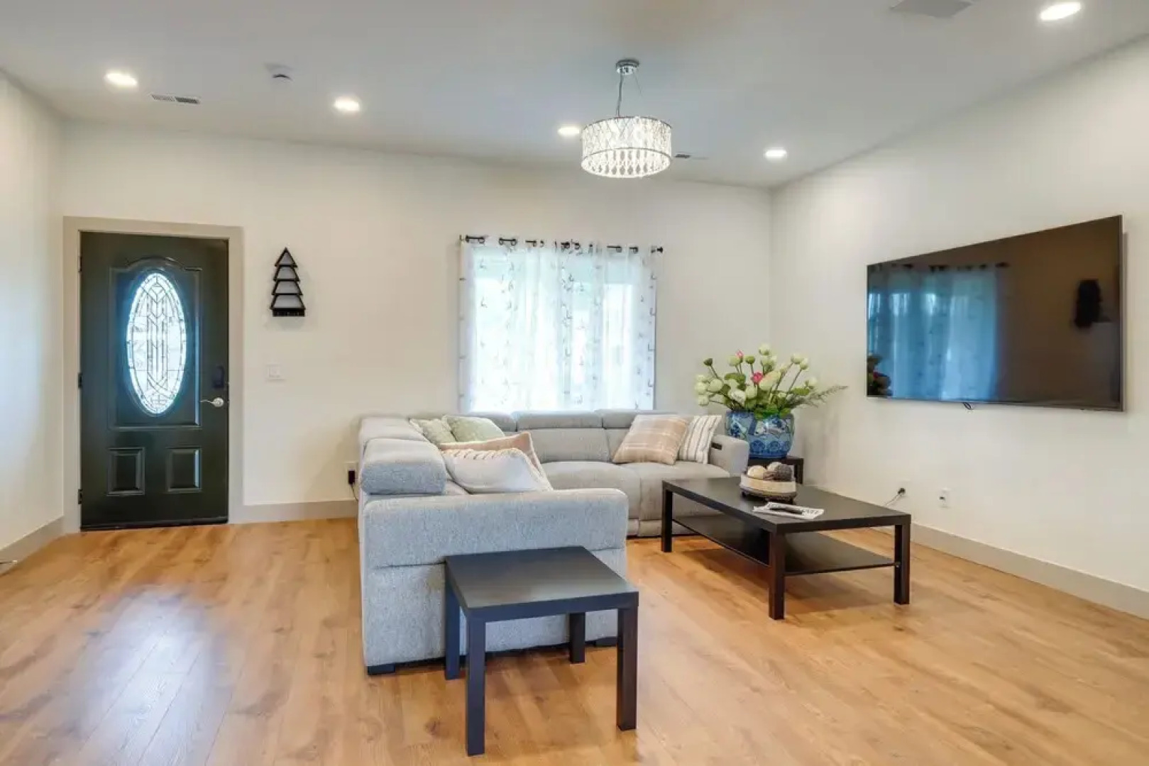 1 Mi to Downtown: New Albany Home w/ Yard