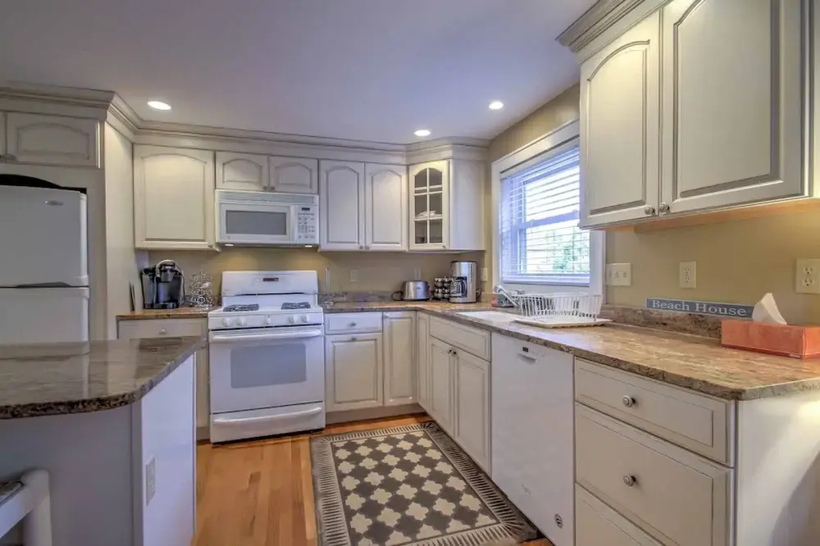 1/2 Mi to Beach: Lovely Guesthouse in Kennebunk!