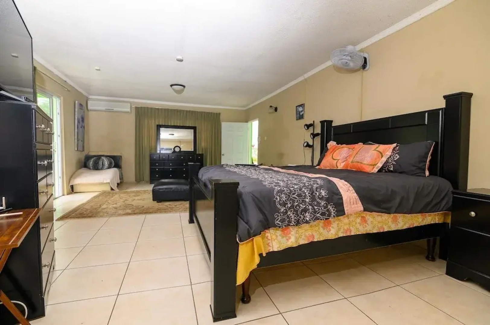 Look Out Point Master Room