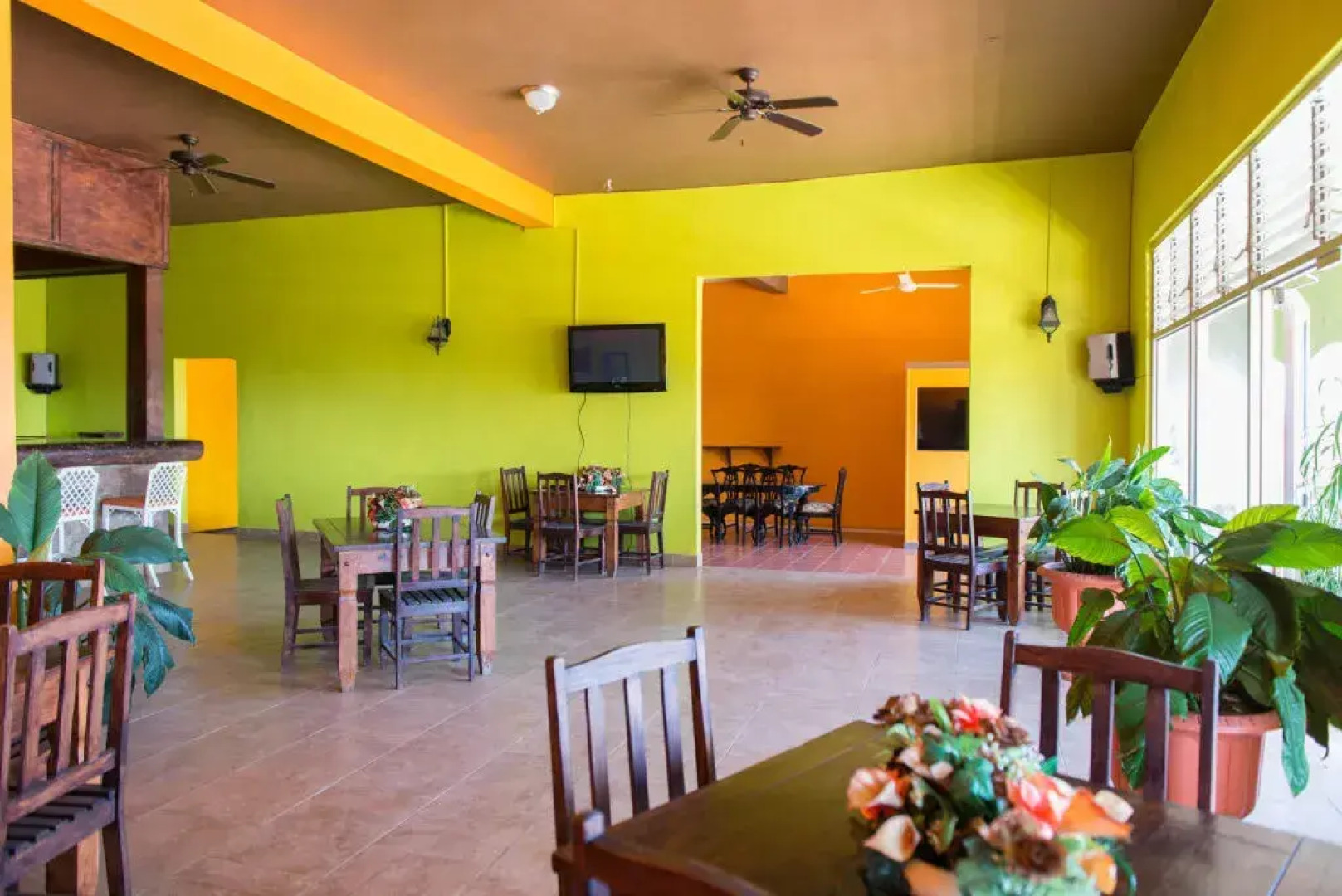 Rosehall deLuxe Hotel