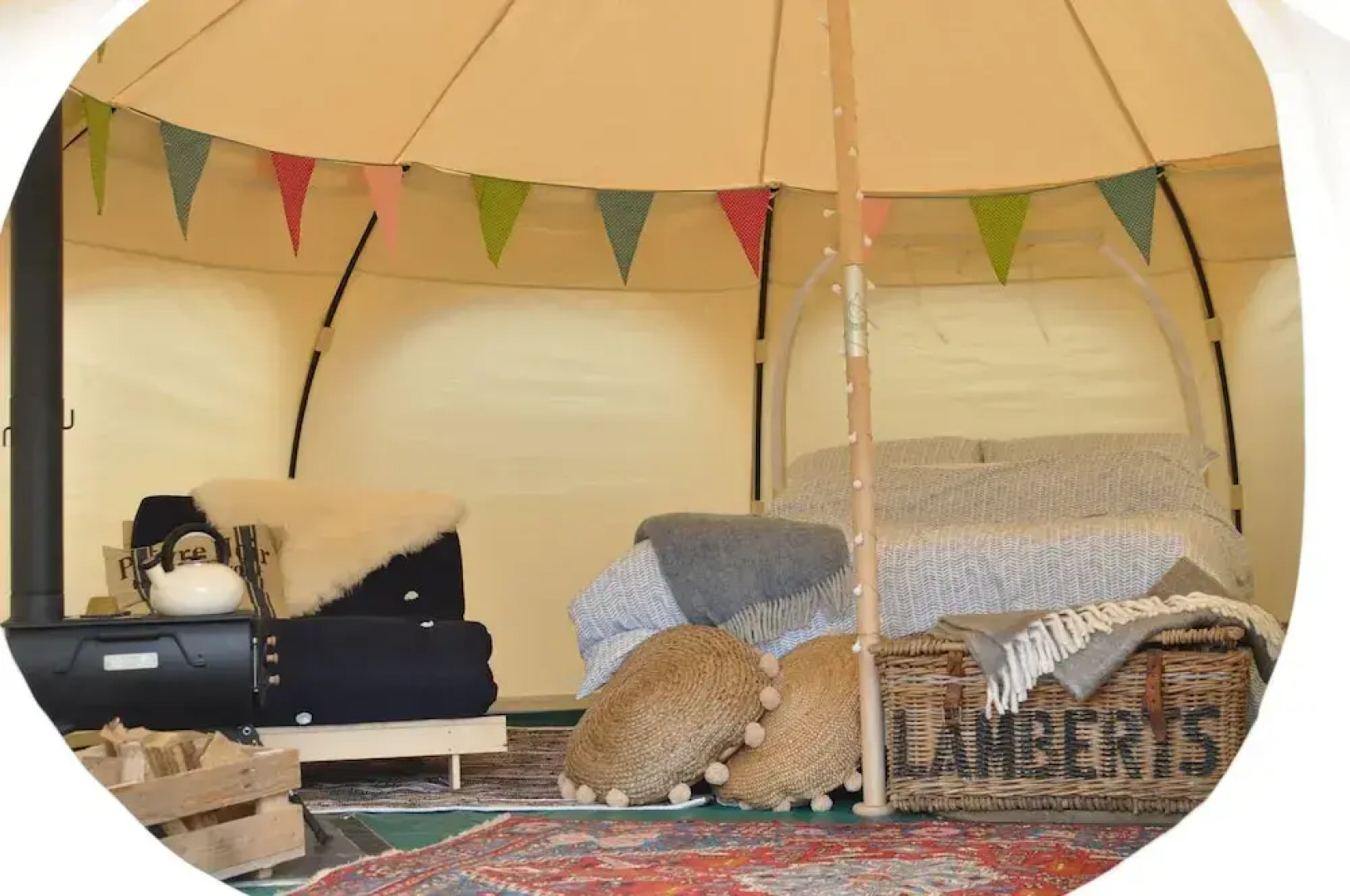 Lovely Spacious Lotus Bell Tent in Shaftesbury, UK