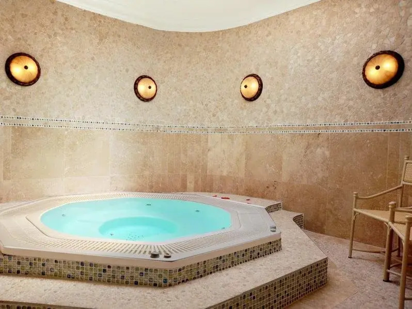 Club Mykonos Athenian Cascades