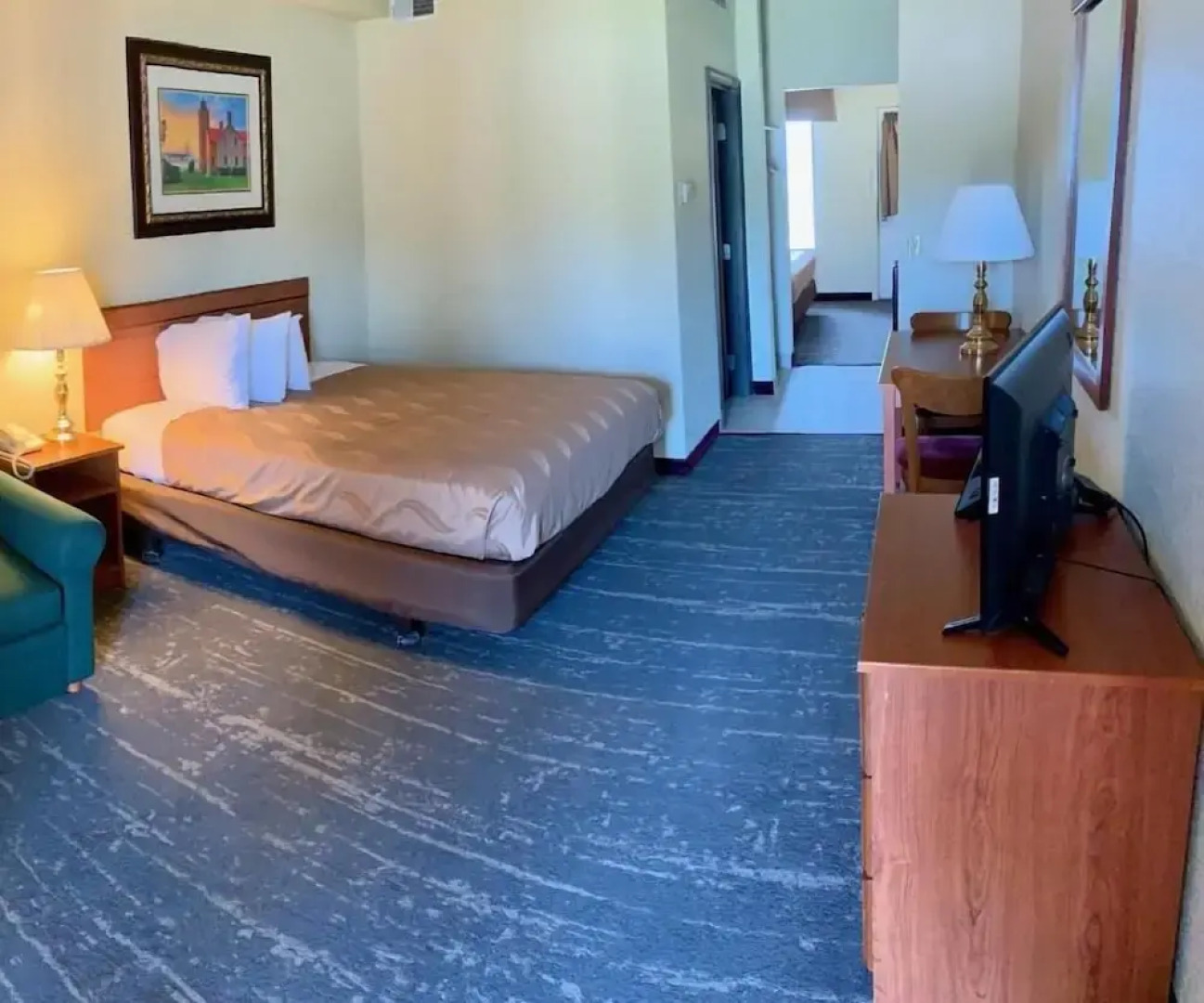 Mackinaw Beach & Bay Inn & Suites