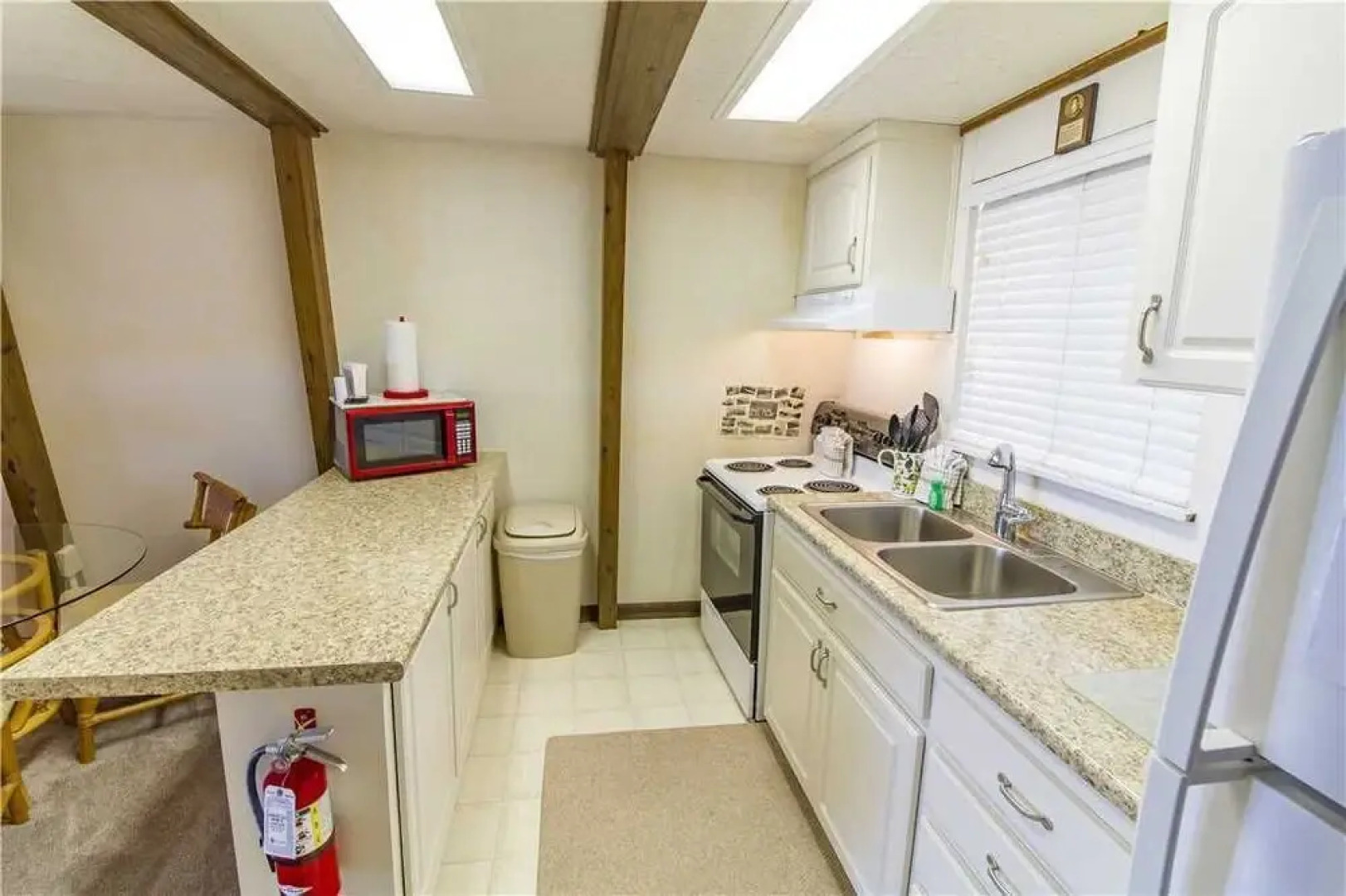 Oasis Beach House, 2 Bedrooms, Sleeps 6, Beach Front, HDTV, WiFi