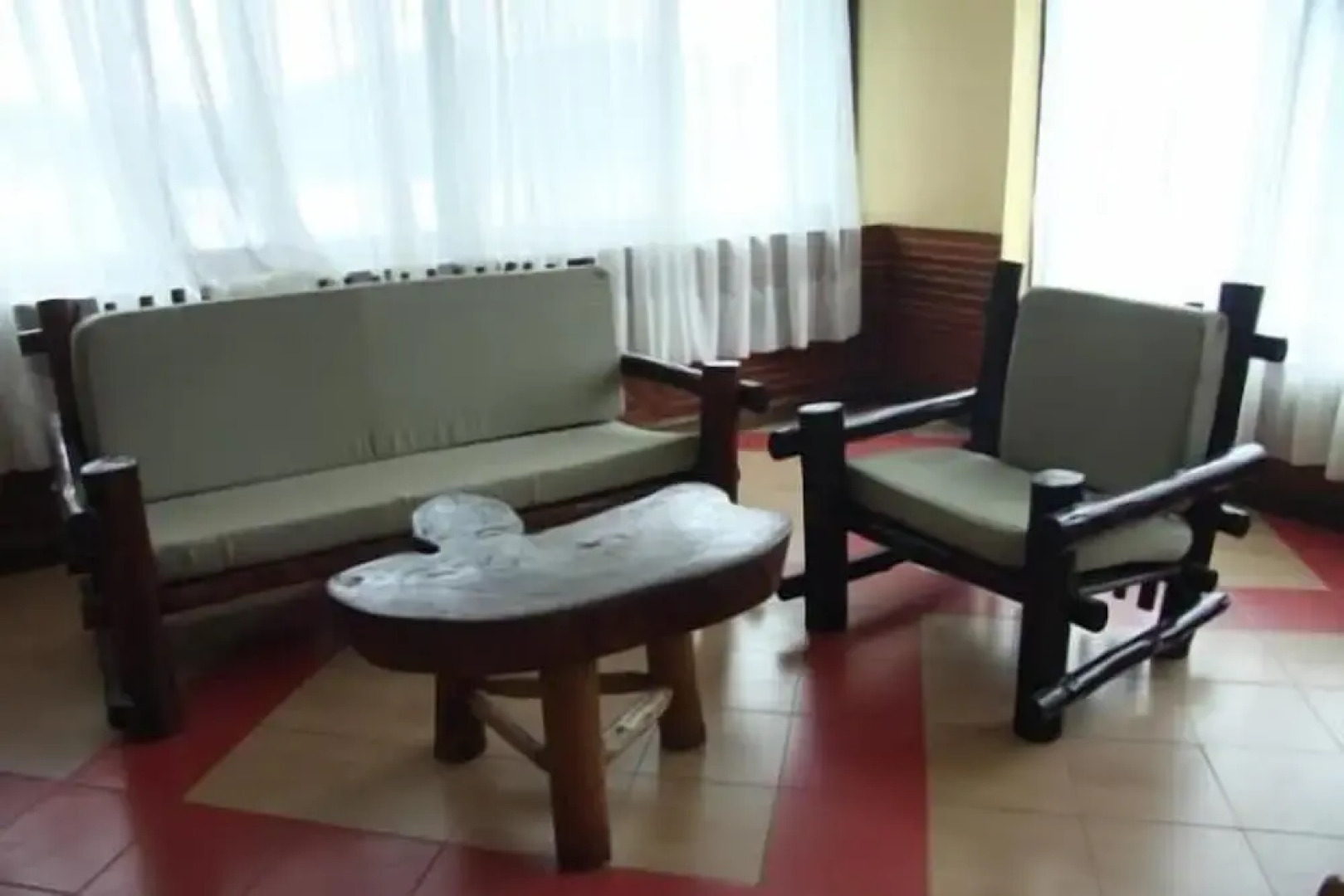 Bunyonyi Safaris Resort