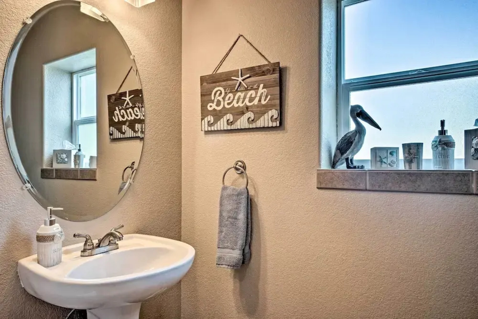 Gold Beach Townhome With Ocean Views & Sunroom!