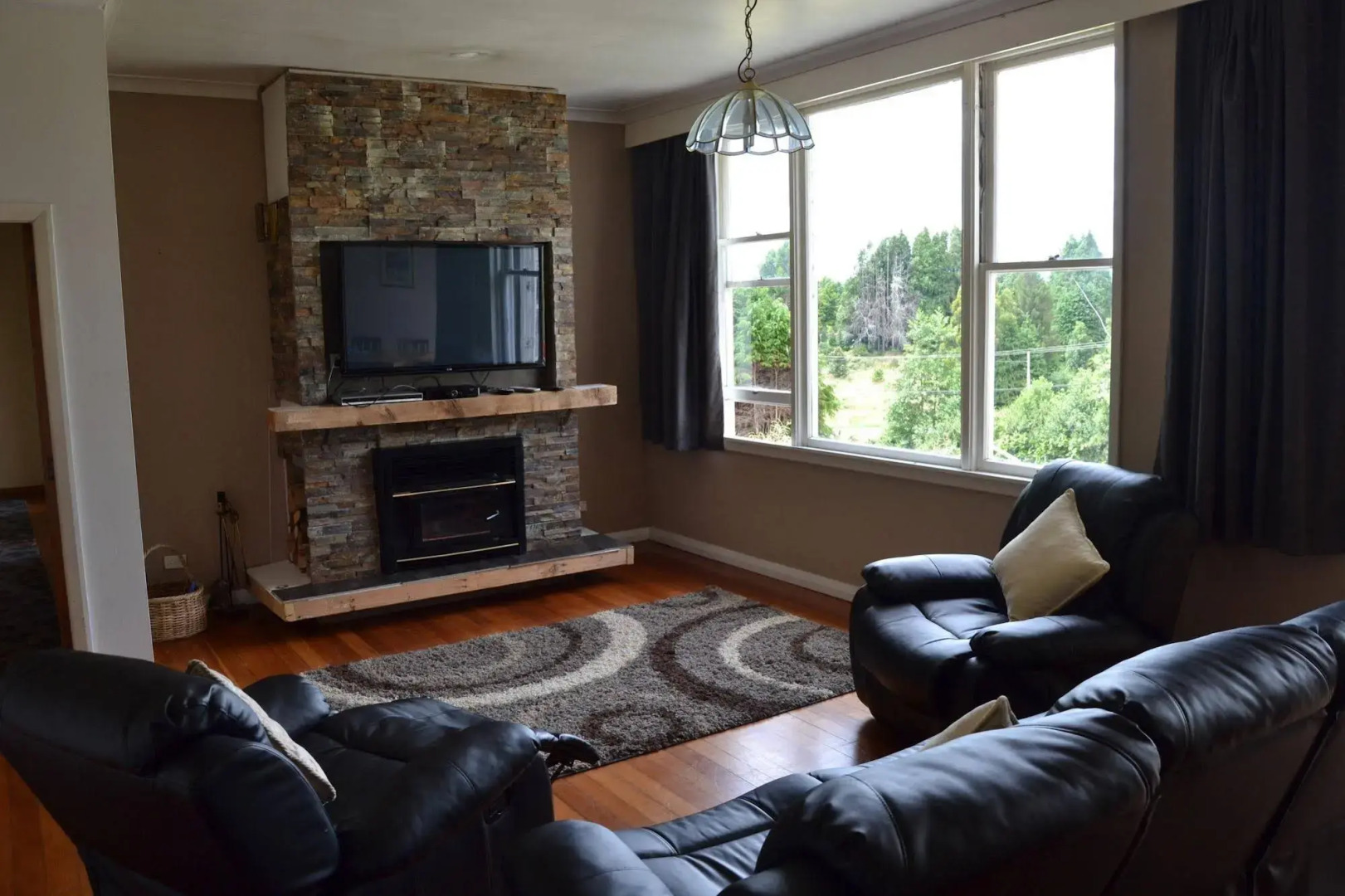 Snowy Waters Lodge & Tours