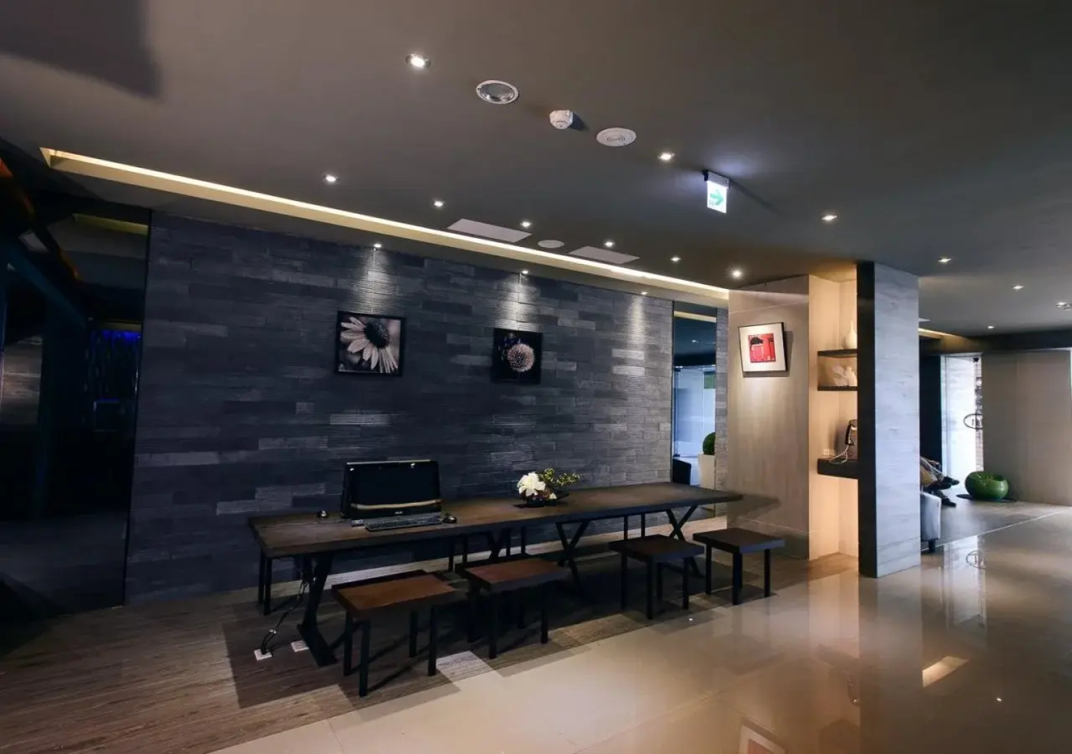 Kiwi Express Hotel - Jiuru