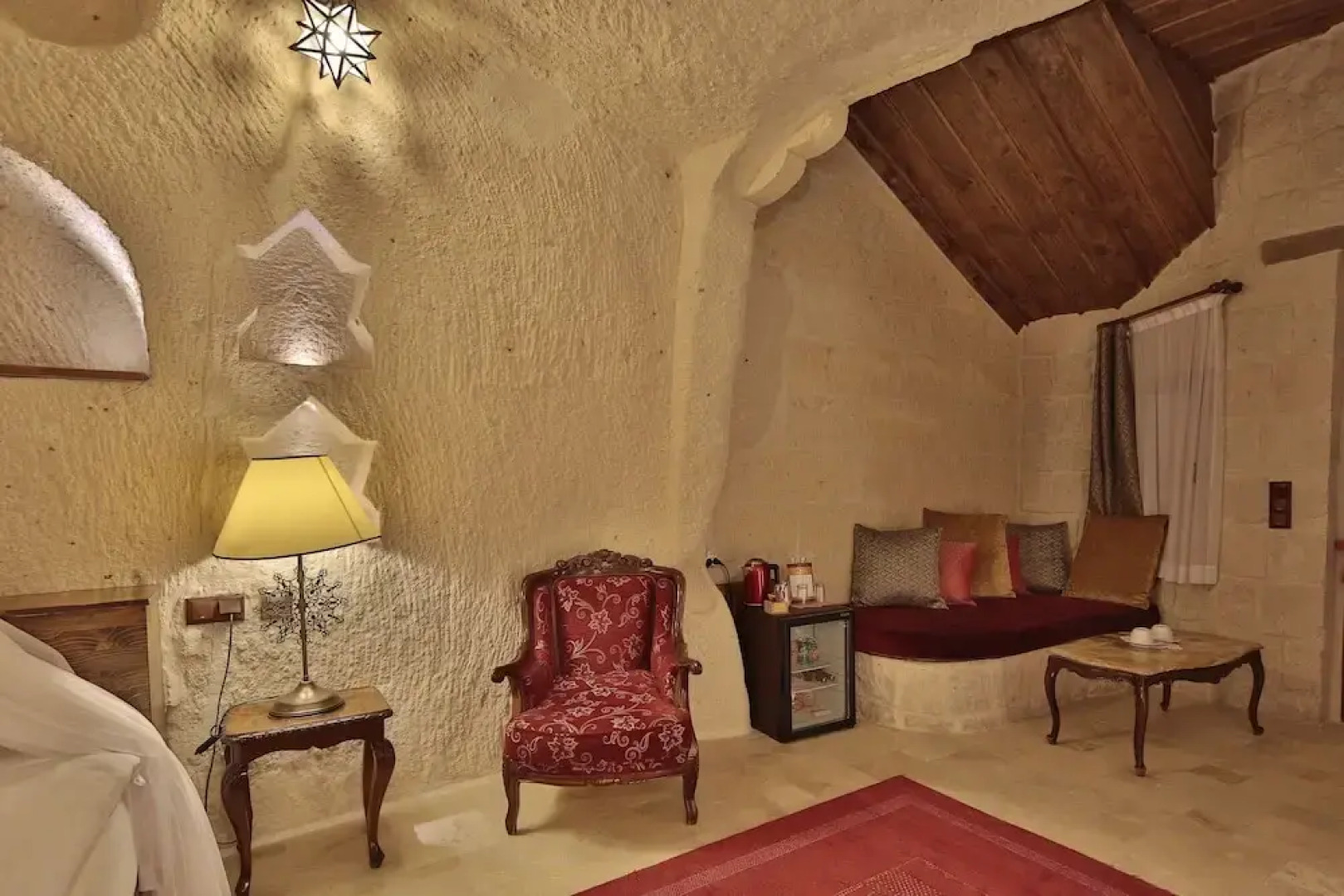 Romance Cave Suites