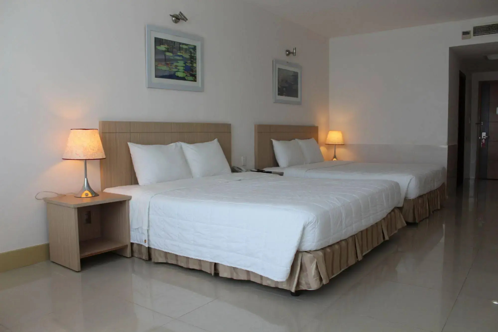 River Hotel