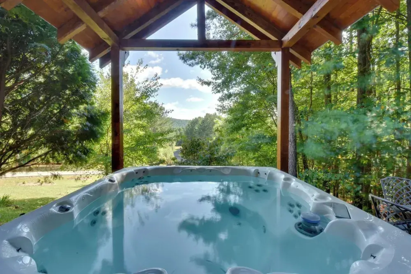 Hot Tub, Game Tables & Mtn Views: Ellijay Cabin