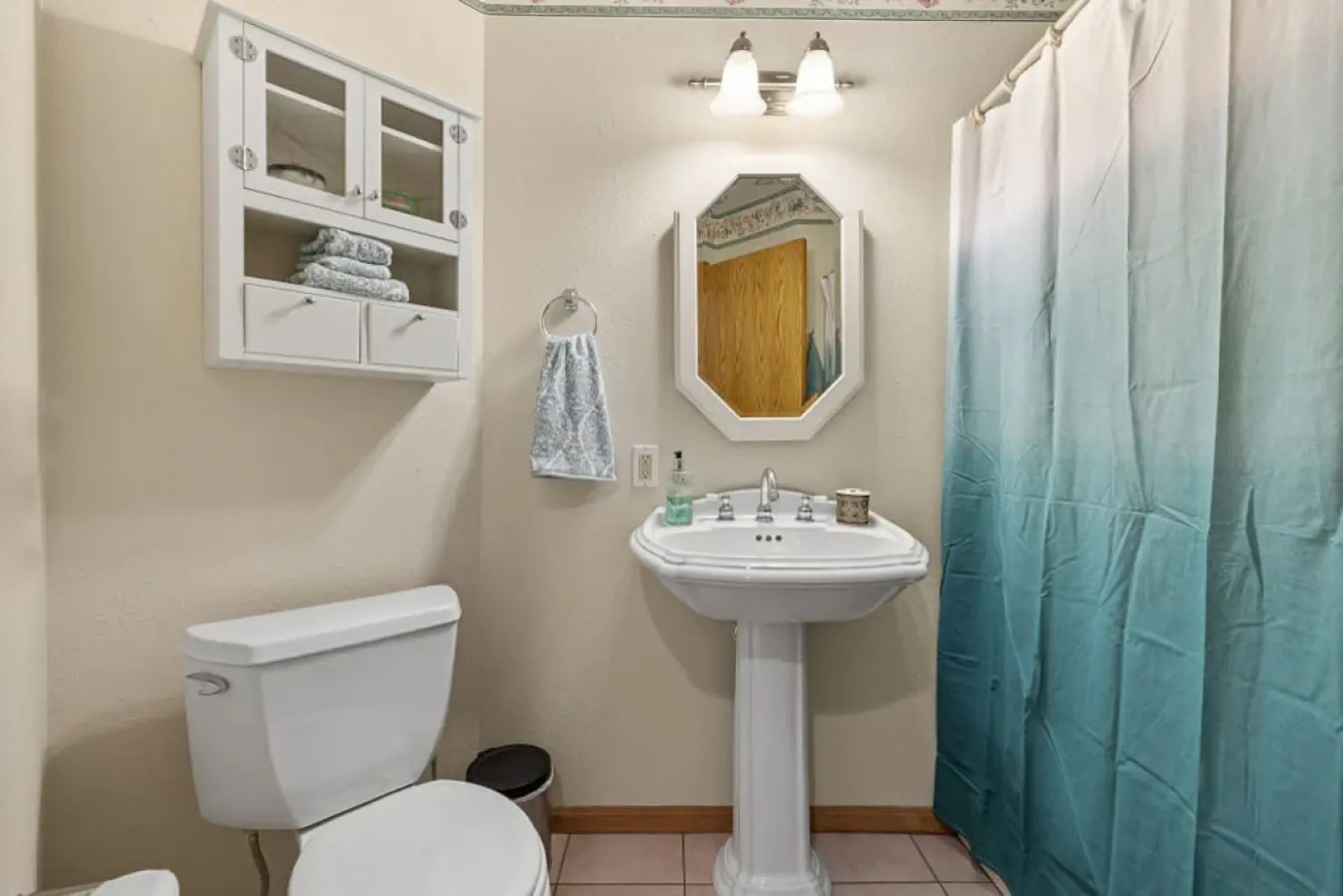 Peaceful Pines 5 BR Home with Hot Tub!