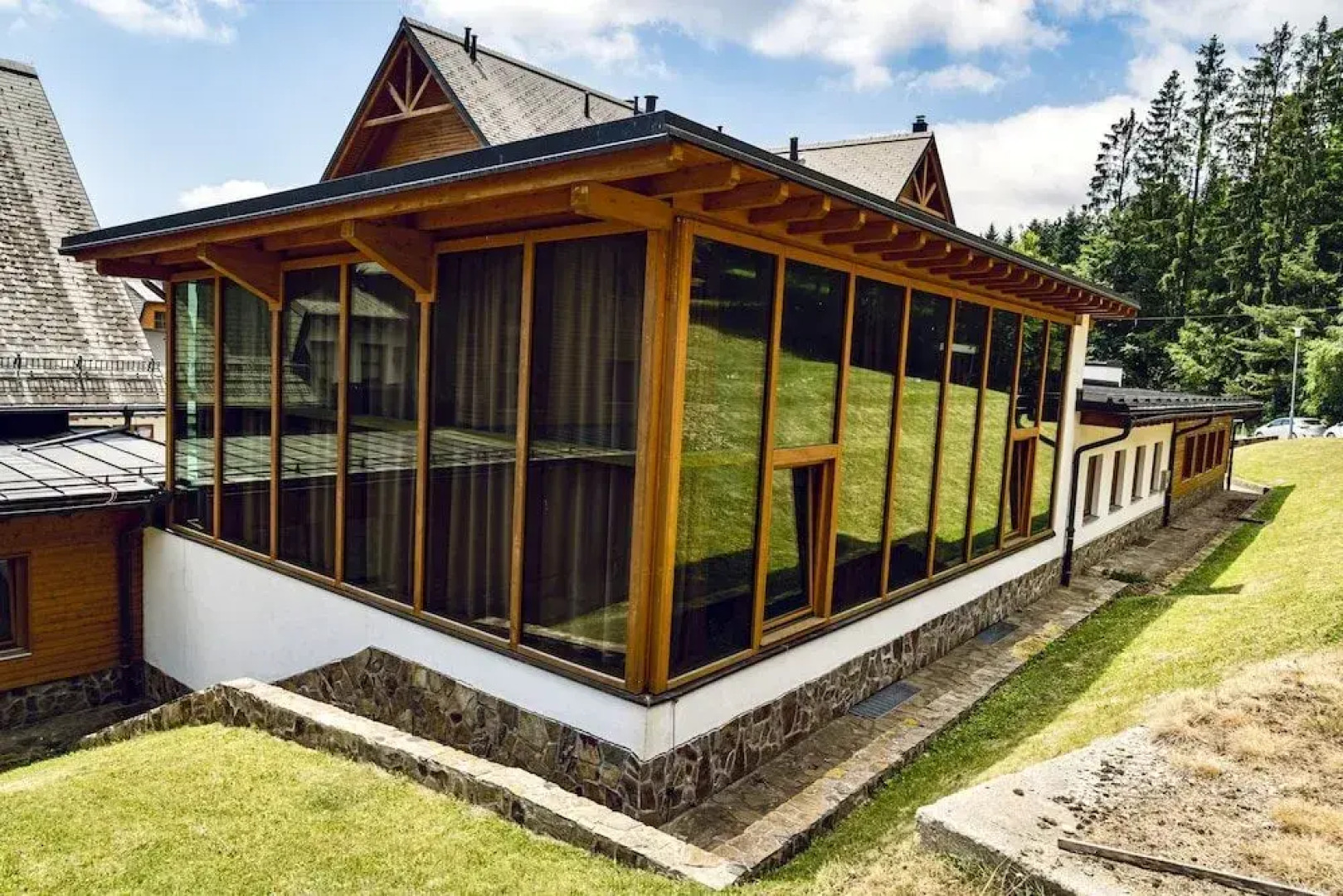 Pohorje Village Wellbeing Resort – Forest Hotel Videc