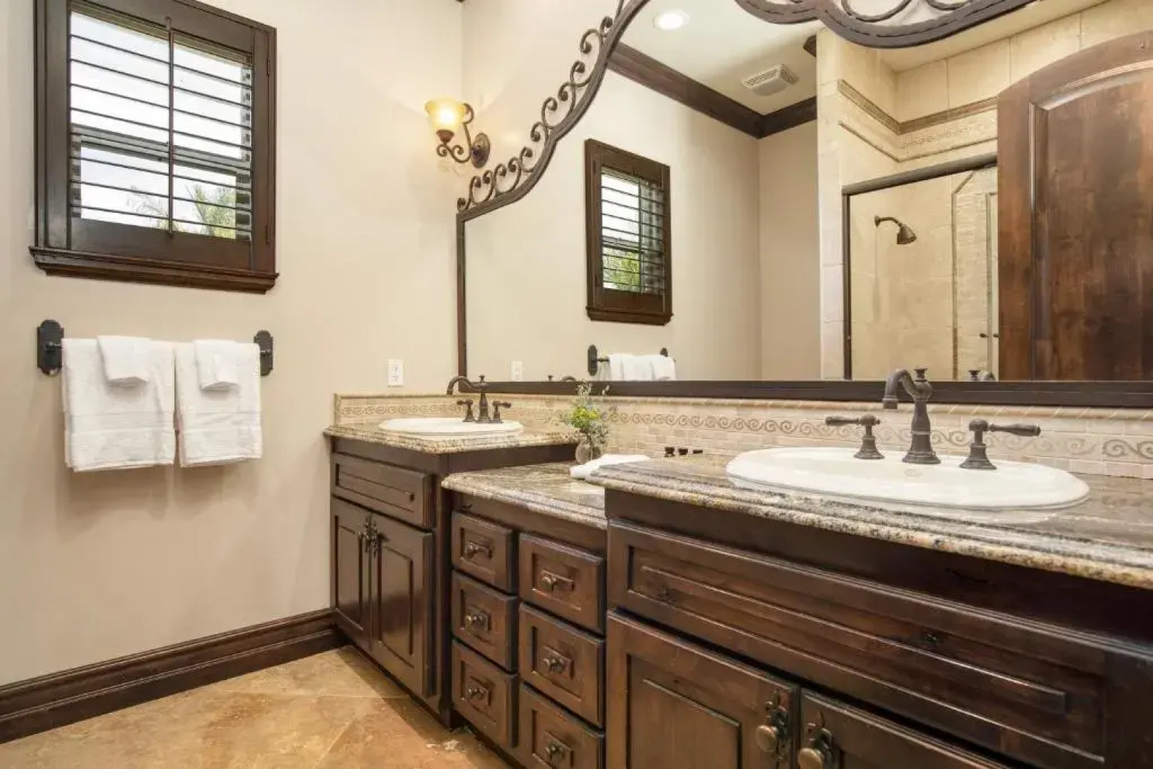 Sky Lantern by AvantStay Stunning Oasis w Pool Hot Tubs Volley Ball Court Home Office