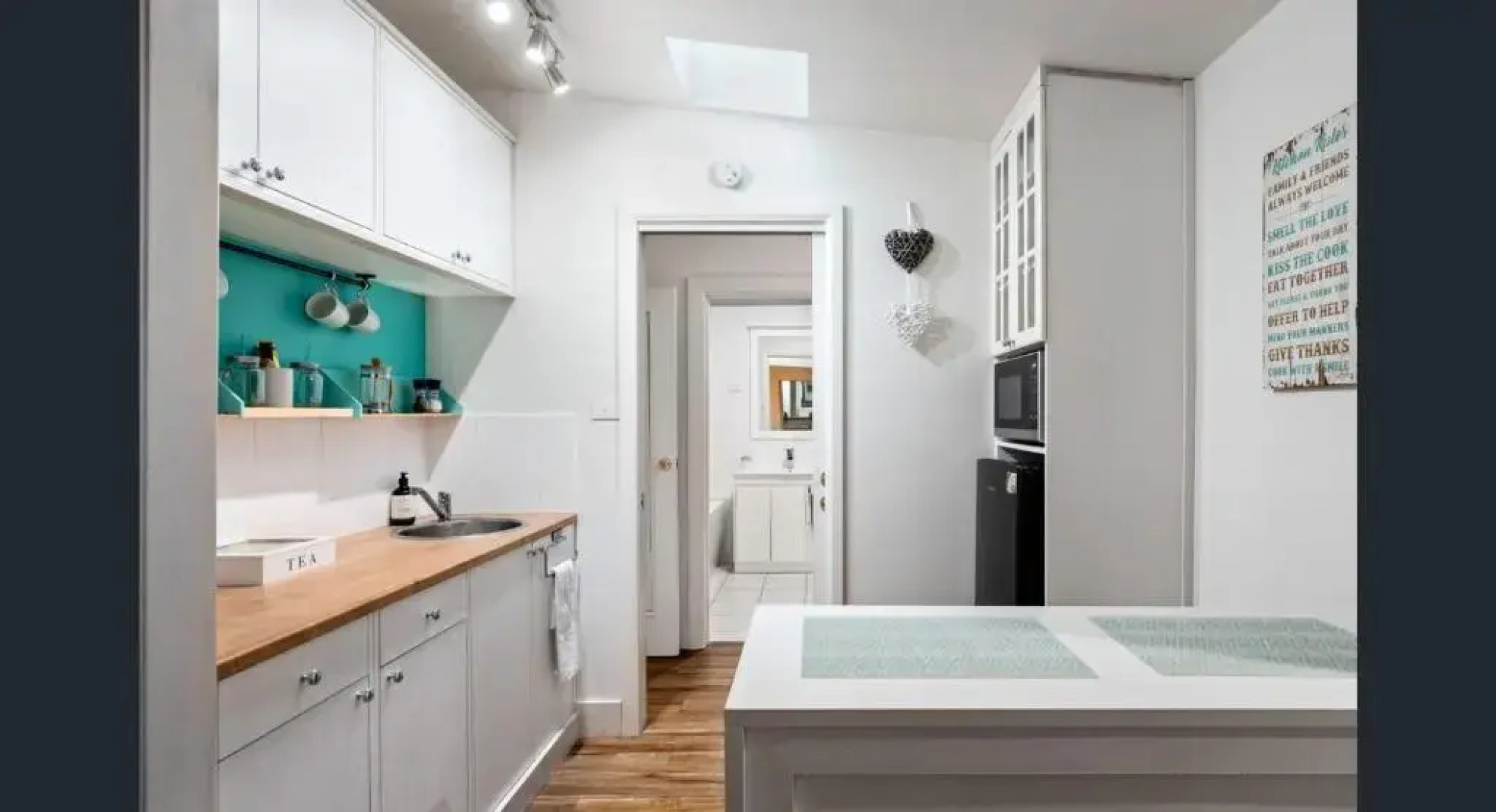 The Weeping Elm - Large and Spacious