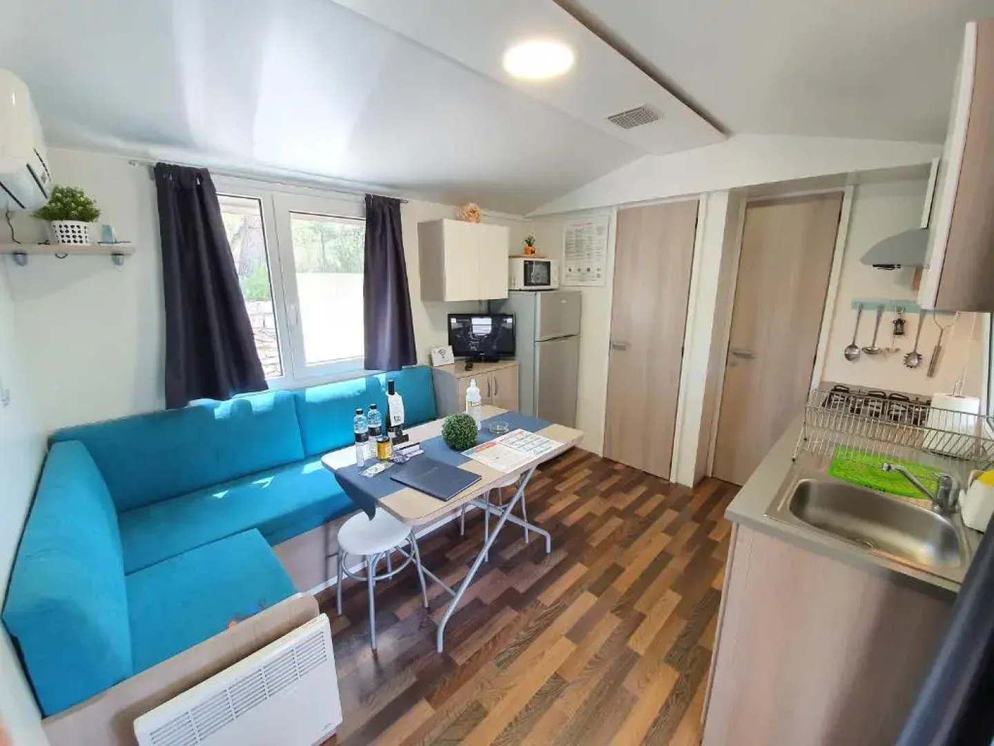 Mobile Home Blue Class B4