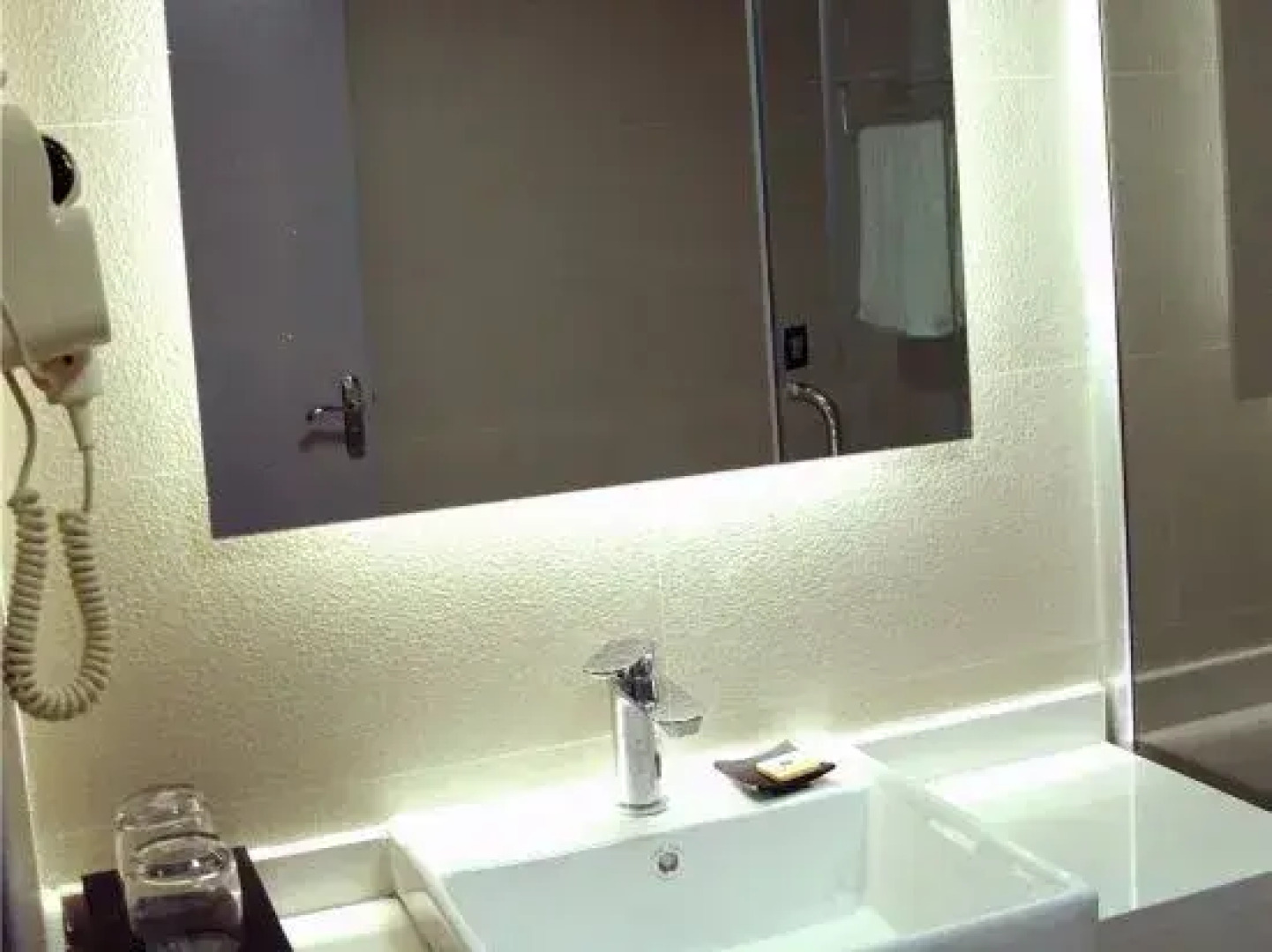 Home lnn(Shoucai Road, South Gate, Shouxian County)