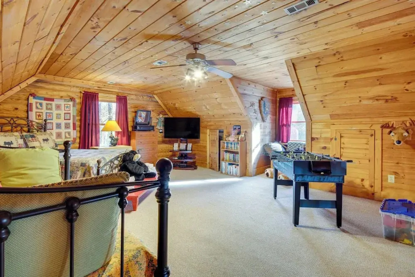 Pet-friendly Cabin w/ Loft: 5 Mi to Lake Lure!