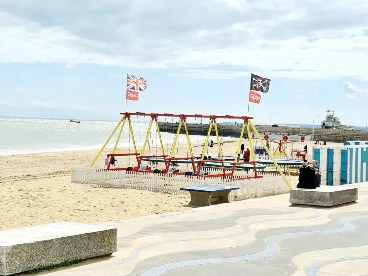 Shore Thing - Beachfront Apartment - Sleeps 4