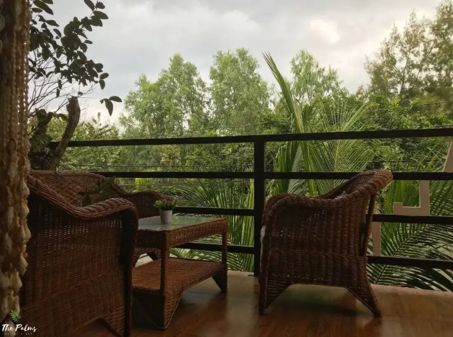 The Palms Resort & Bar