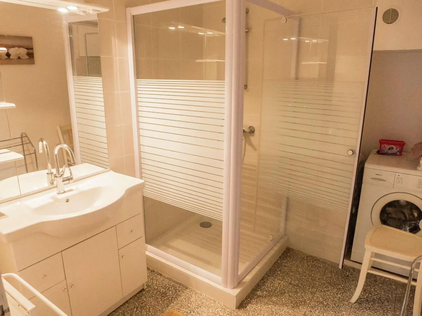 Charming Holiday Home in La Caunette with Swimming Pool