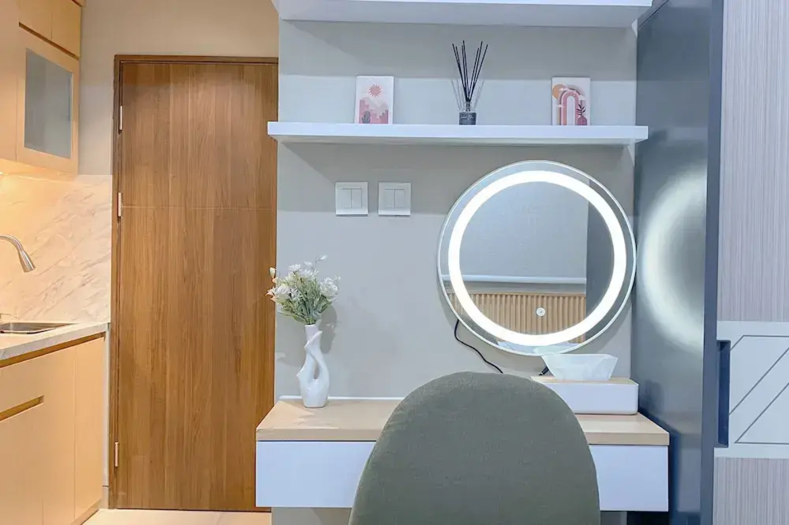 Warm And Simply Studio At Royal Sentul Park Apartment