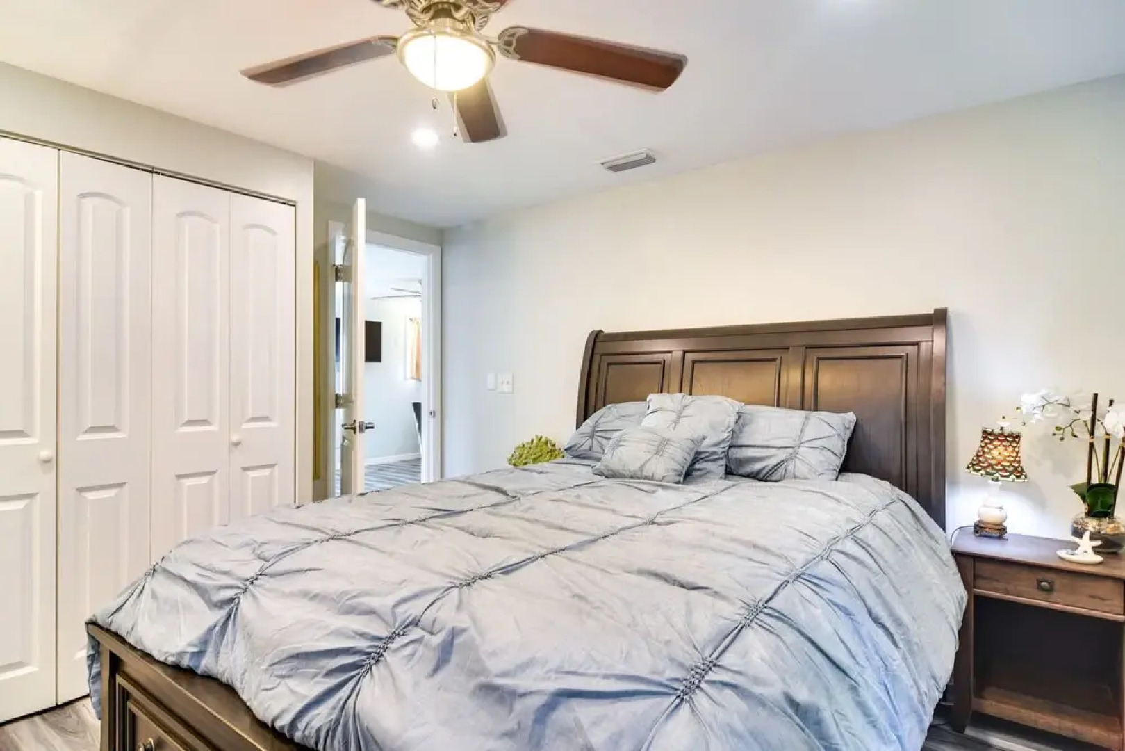 Remodeled Seminole Apt + Yard: 3 Mi to Beach!