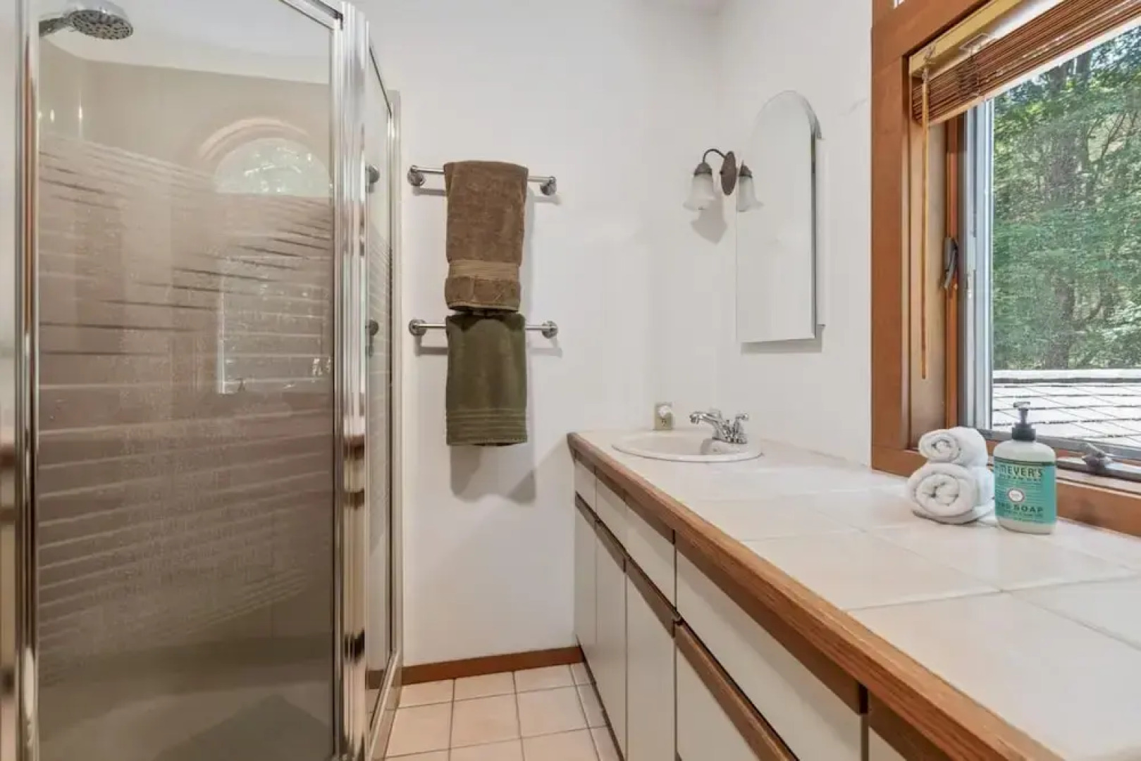 Lush Designer Retreat on Pond Near Rhinebeck