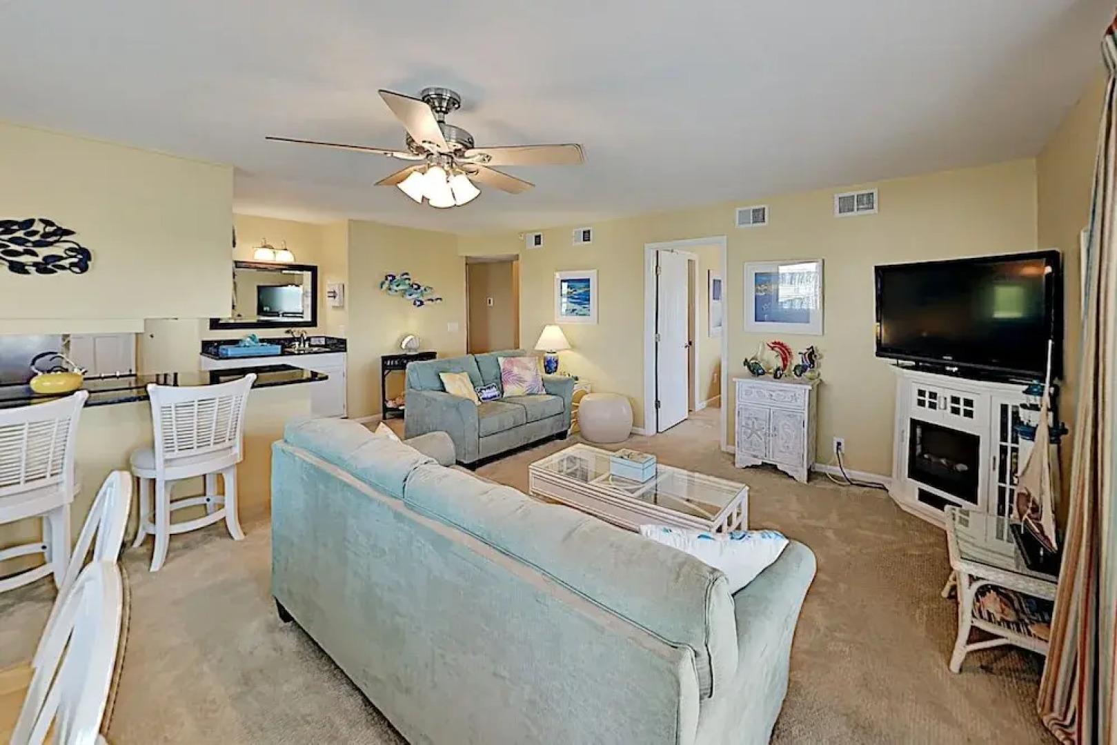 Jinks Creek Corner Unit W/ Pool, 2 Blocks To Beach 3 Bedroom Condo